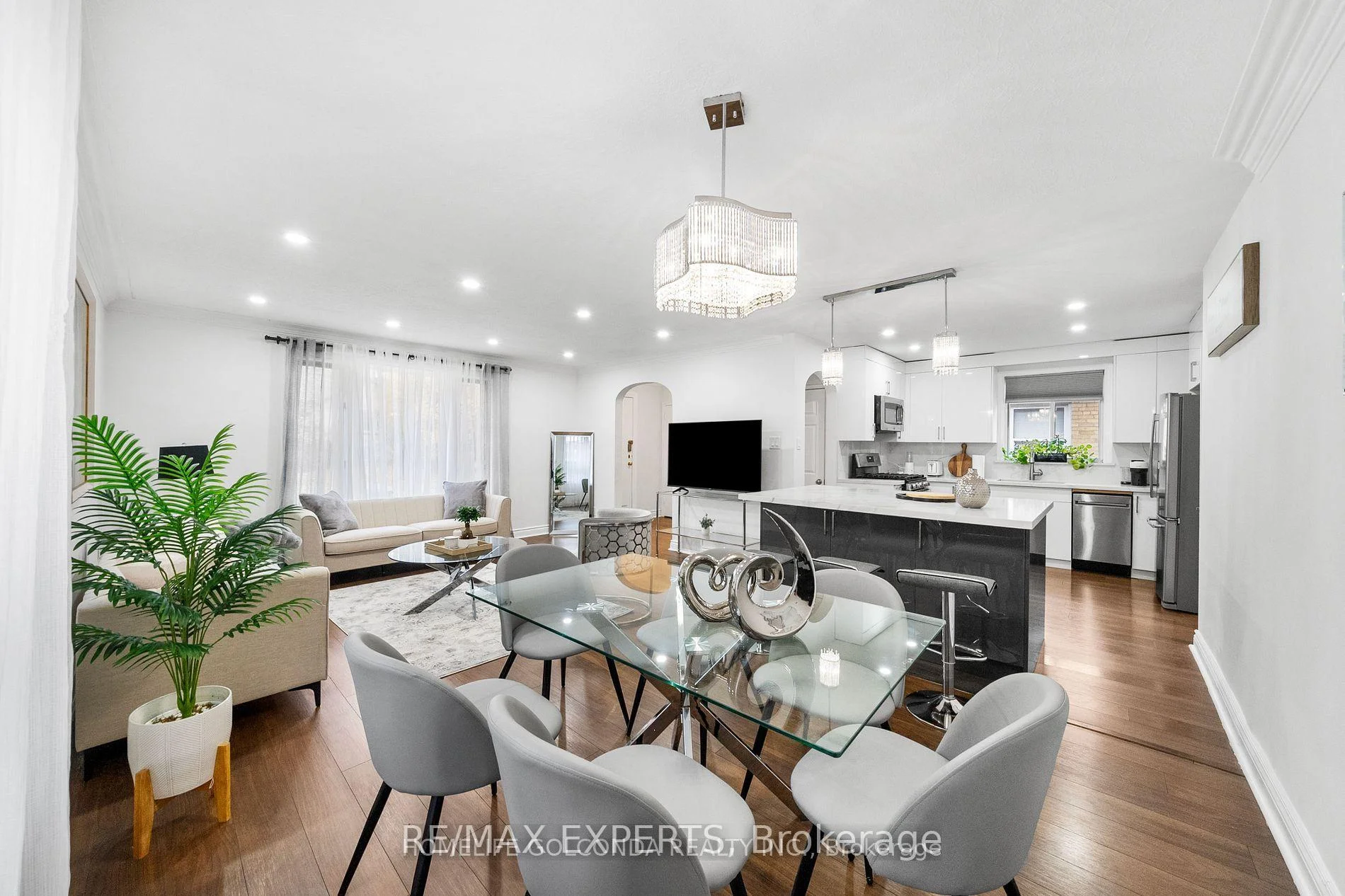 Photo 6 of 253 Bogert Avenue, North York, Lansing-Westgate — HOMEH