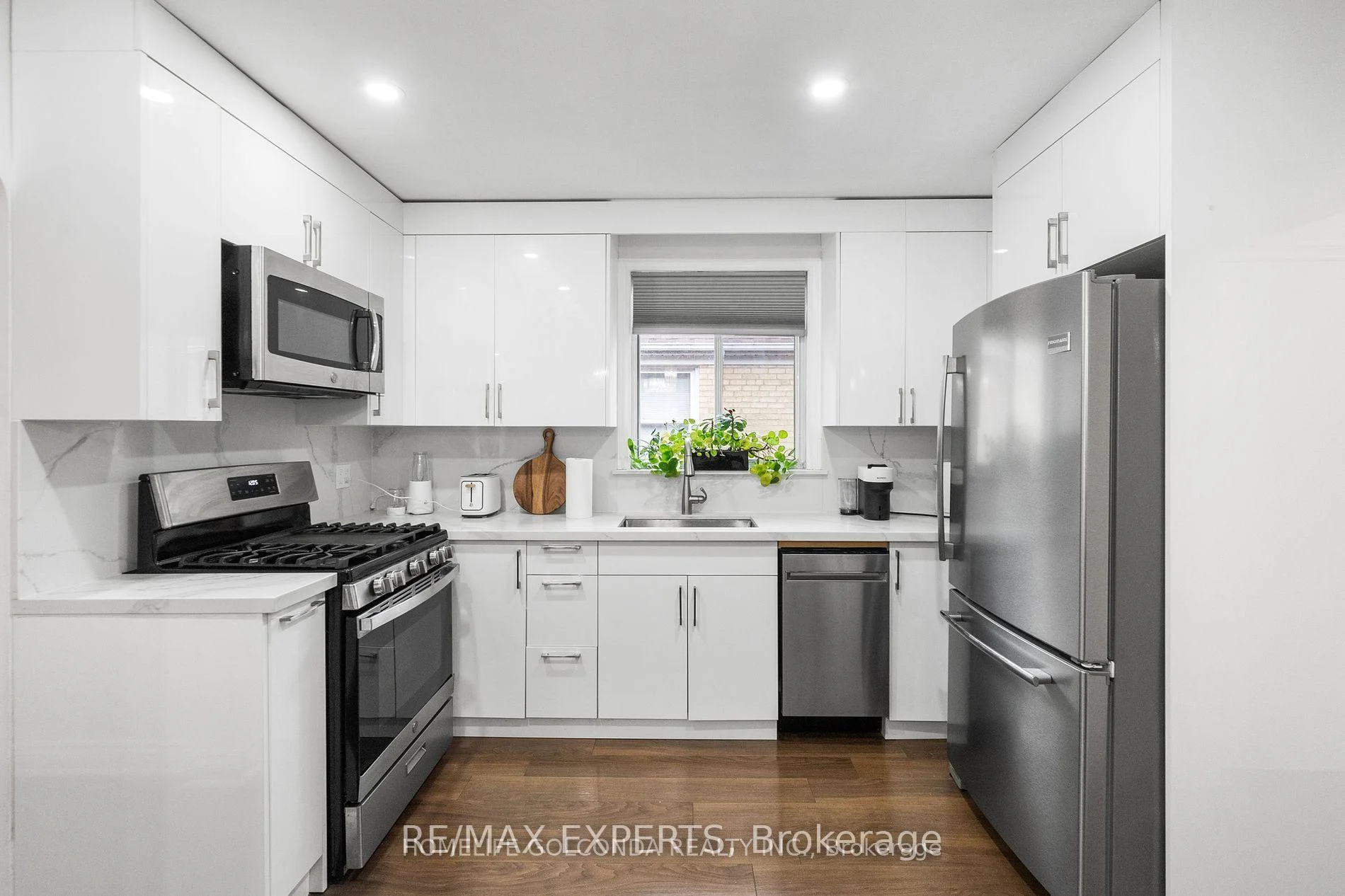 Photo 9 of 253 Bogert Avenue, North York, Lansing-Westgate — HOMEH