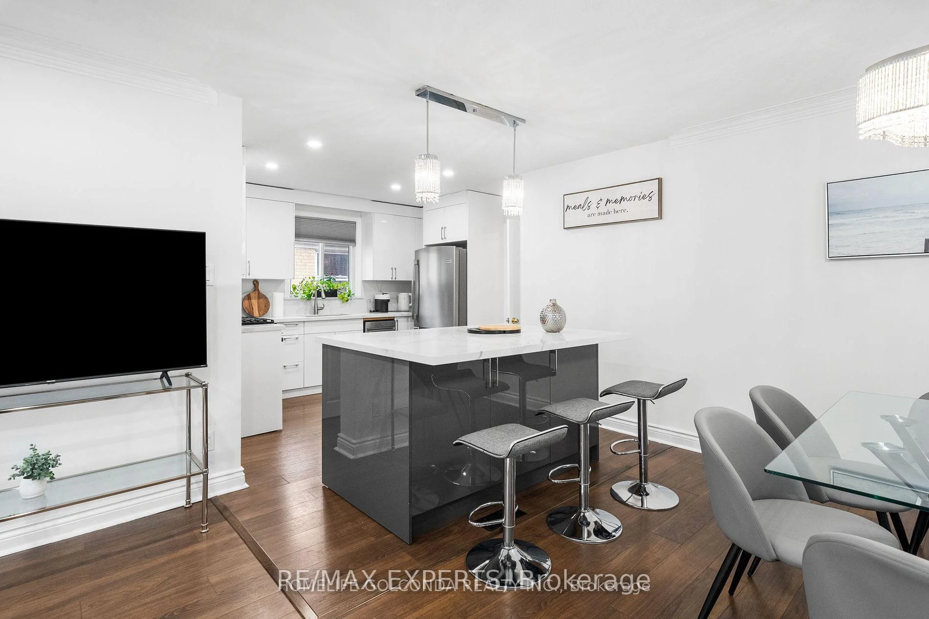 Photo 10 of 253 Bogert Avenue, North York, Lansing-Westgate — HOMEH