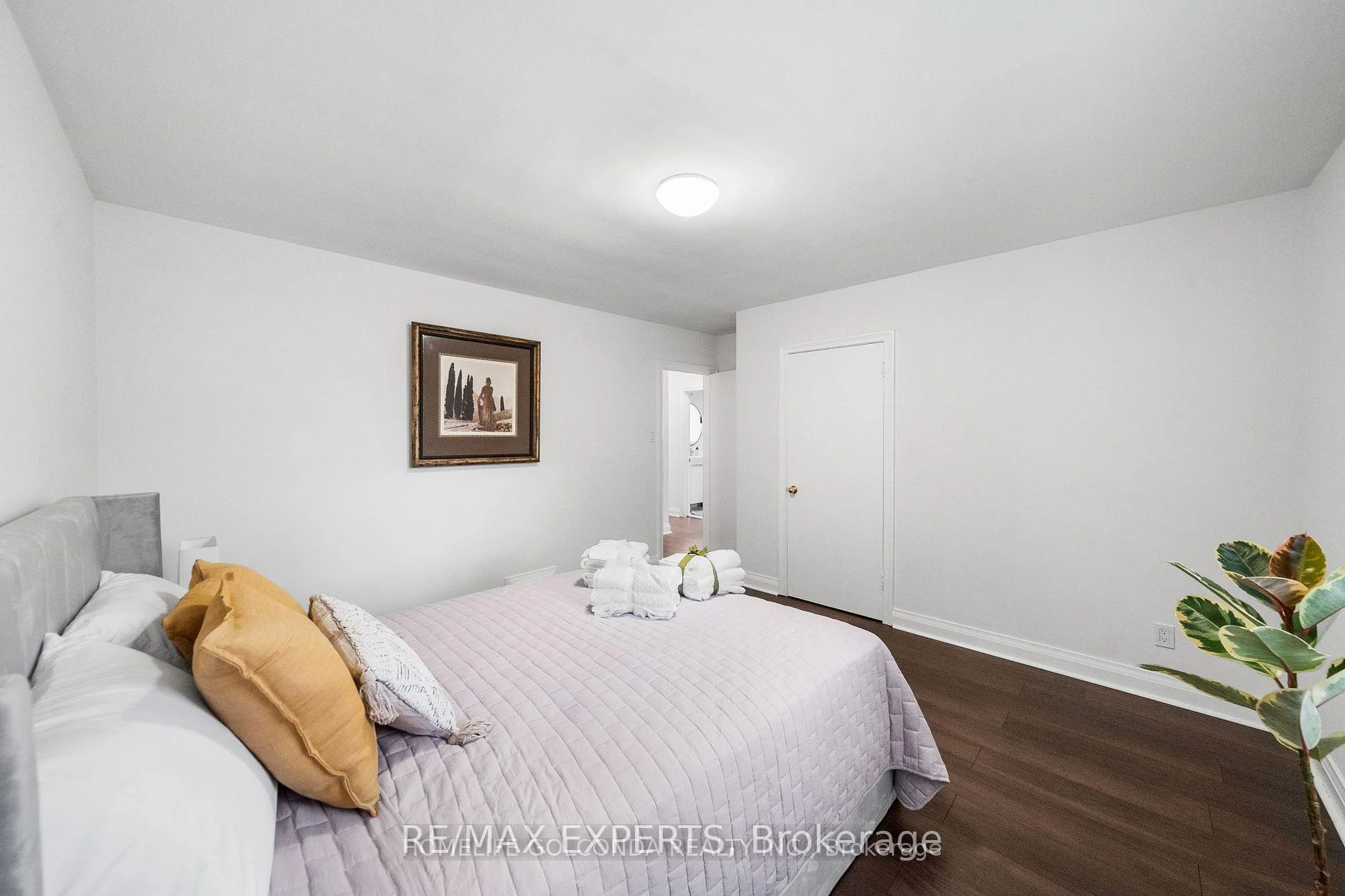Photo 16 of 253 Bogert Avenue, North York, Lansing-Westgate — HOMEH
