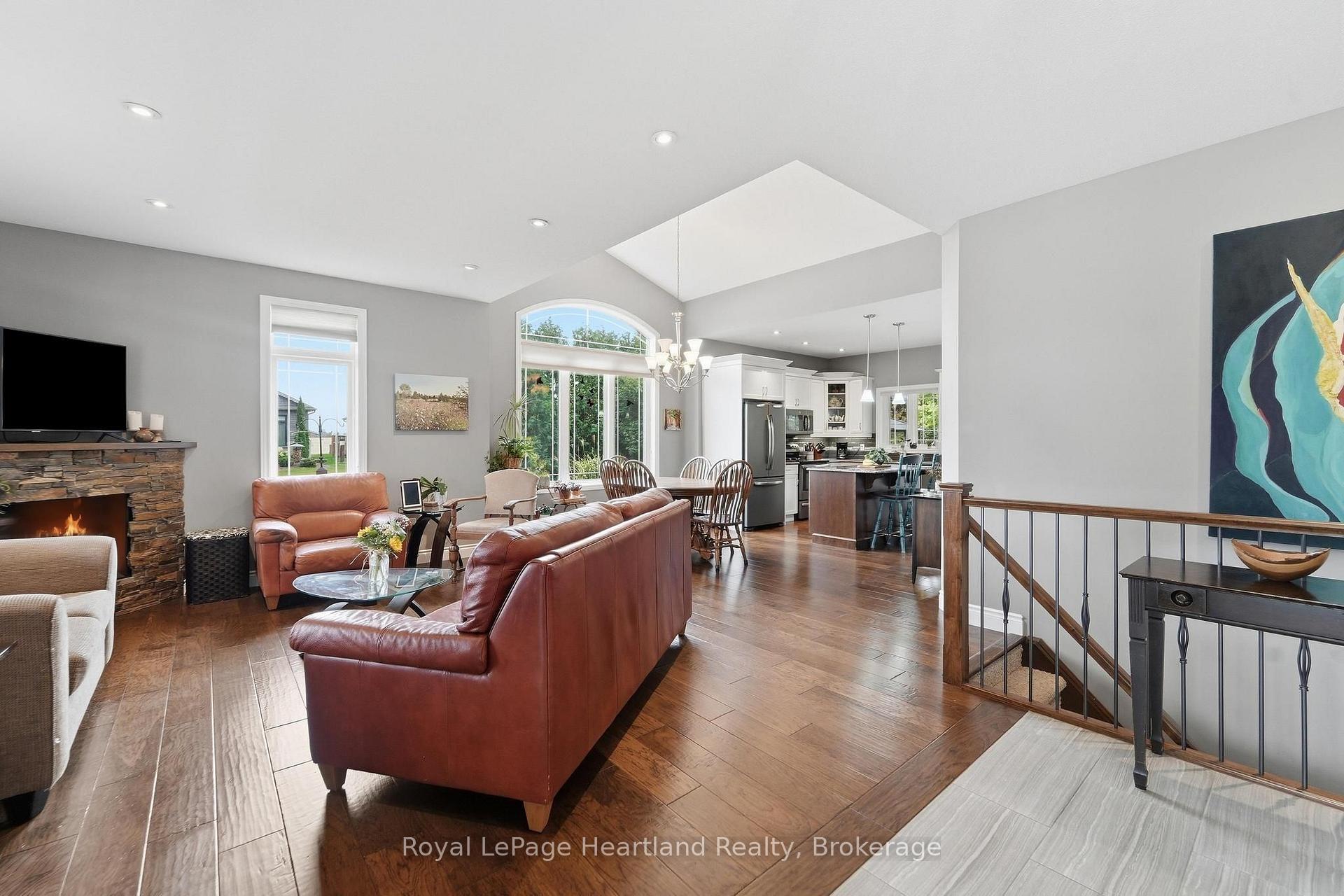 Photo 7 of 285 Darling Boulevard, South Huron, Exeter — HOMEH