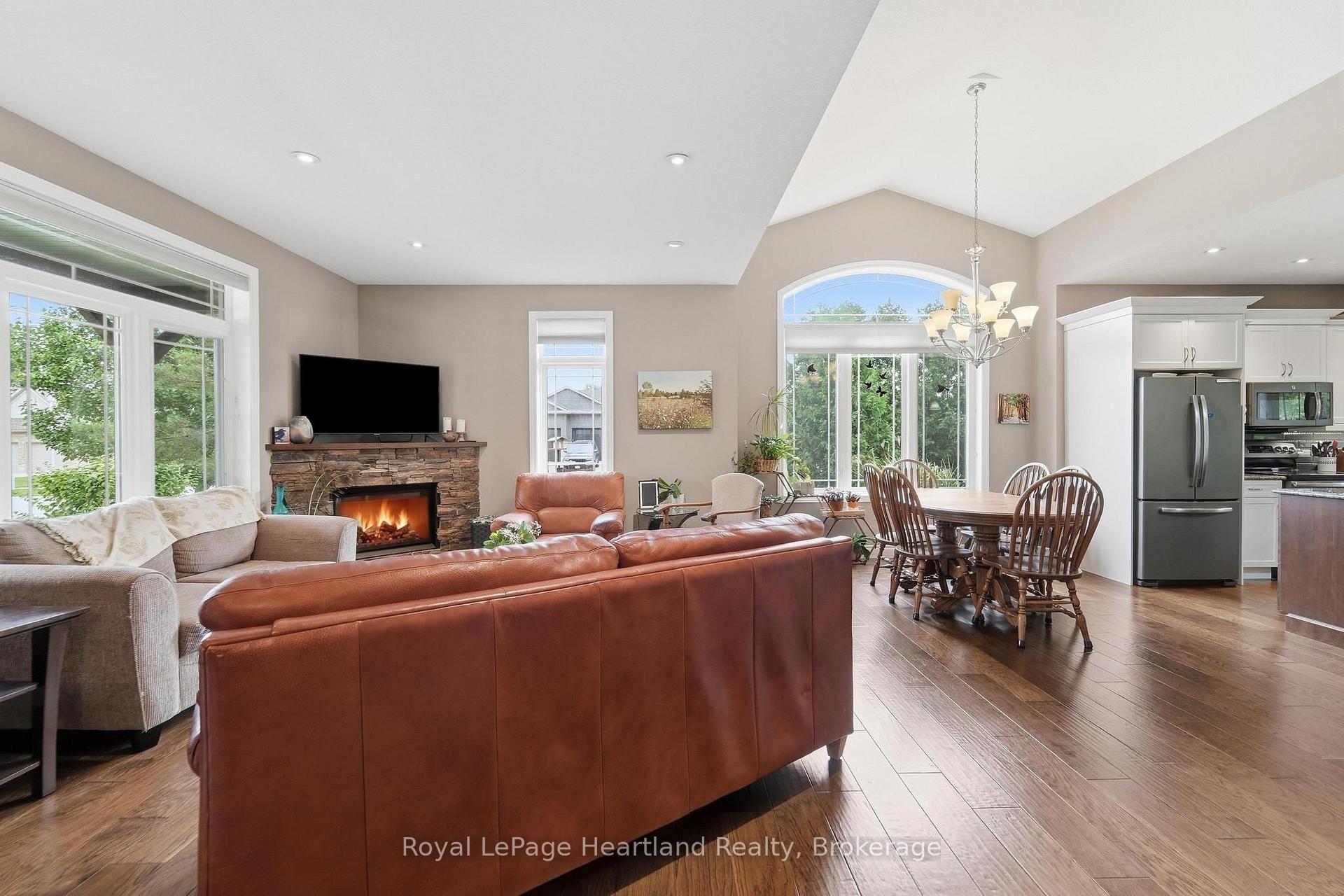 Photo 8 of 285 Darling Boulevard, South Huron, Exeter — HOMEH