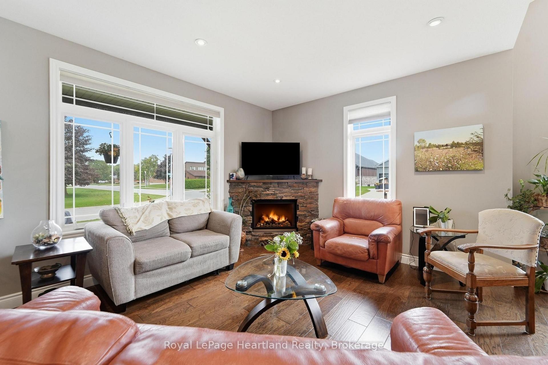 Photo 9 of 285 Darling Boulevard, South Huron, Exeter — HOMEH