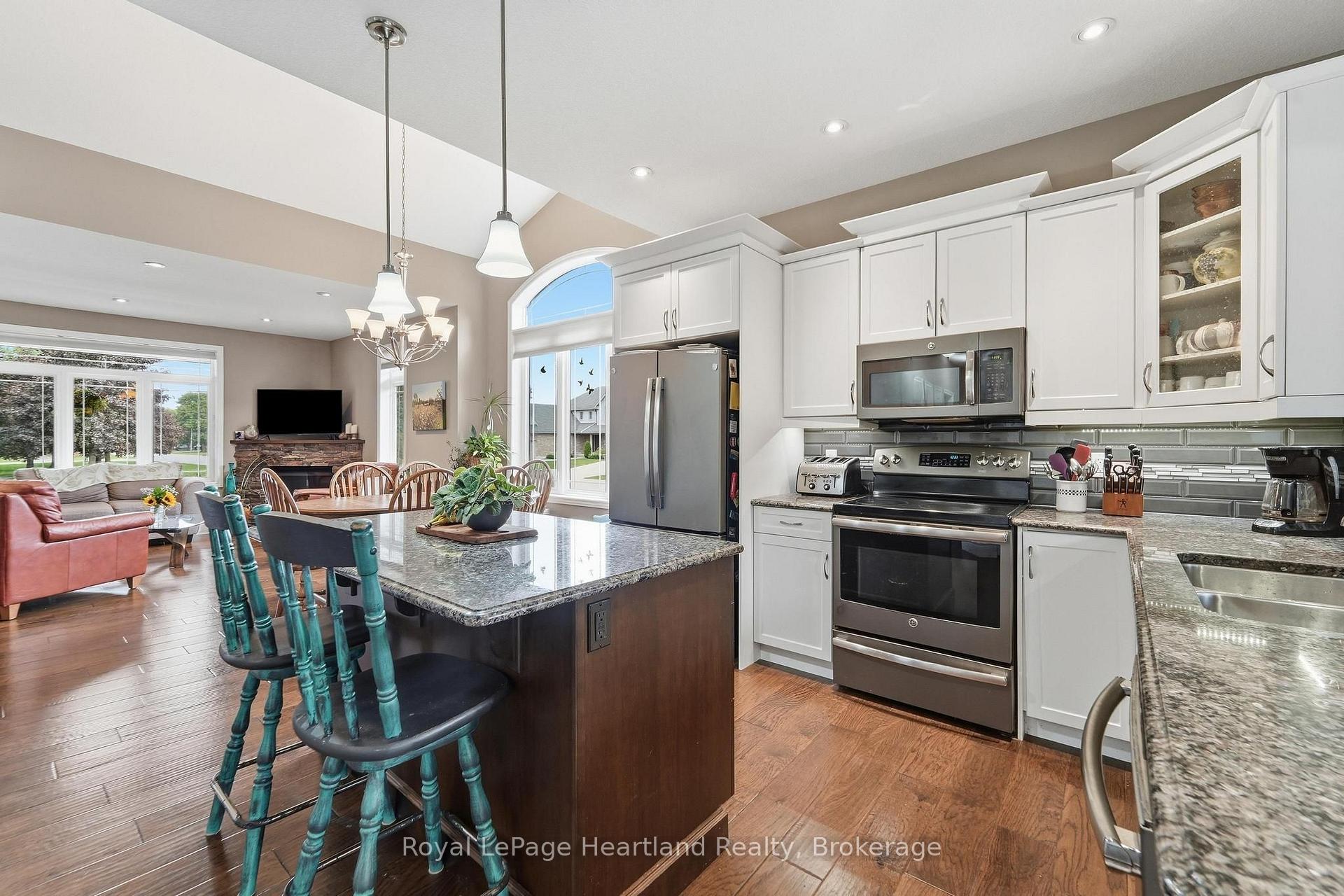Photo 15 of 285 Darling Boulevard, South Huron, Exeter — HOMEH