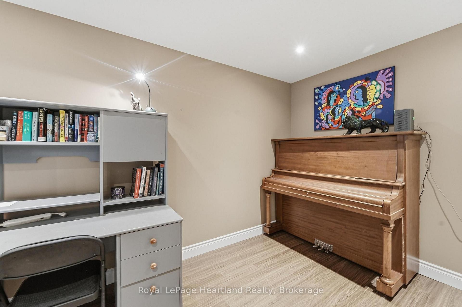 Photo 30 of 285 Darling Boulevard, South Huron, Exeter — HOMEH