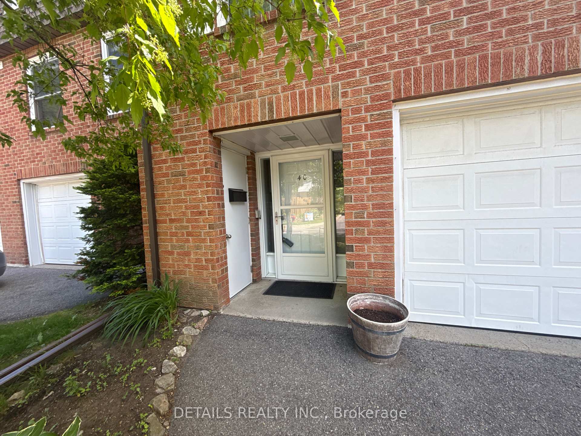 Photo 2 of 40 Appleby Private, Ottawa, Carleton Heights — HOMEH