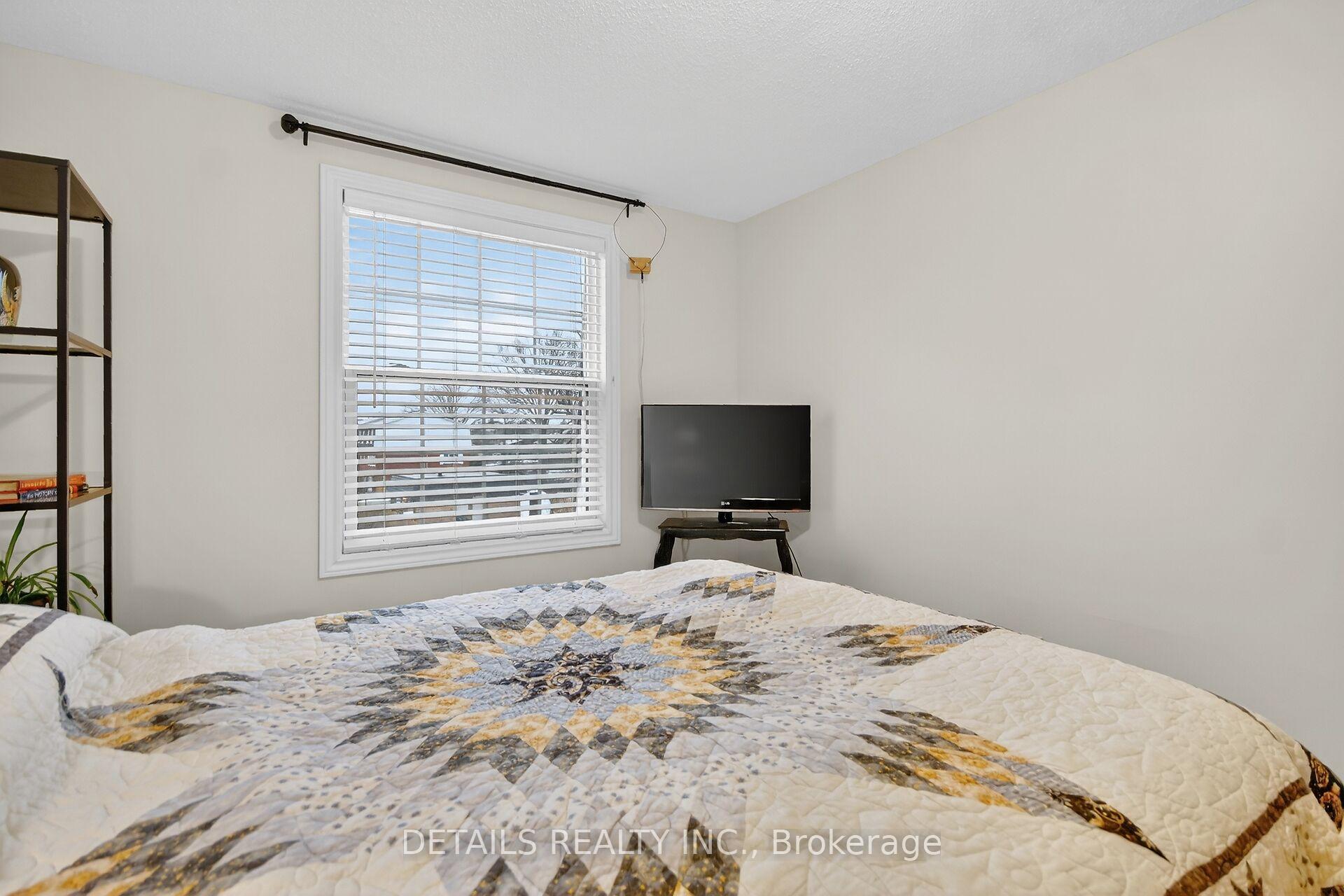 Photo 25 of 40 Appleby Private, Ottawa, Carleton Heights — HOMEH