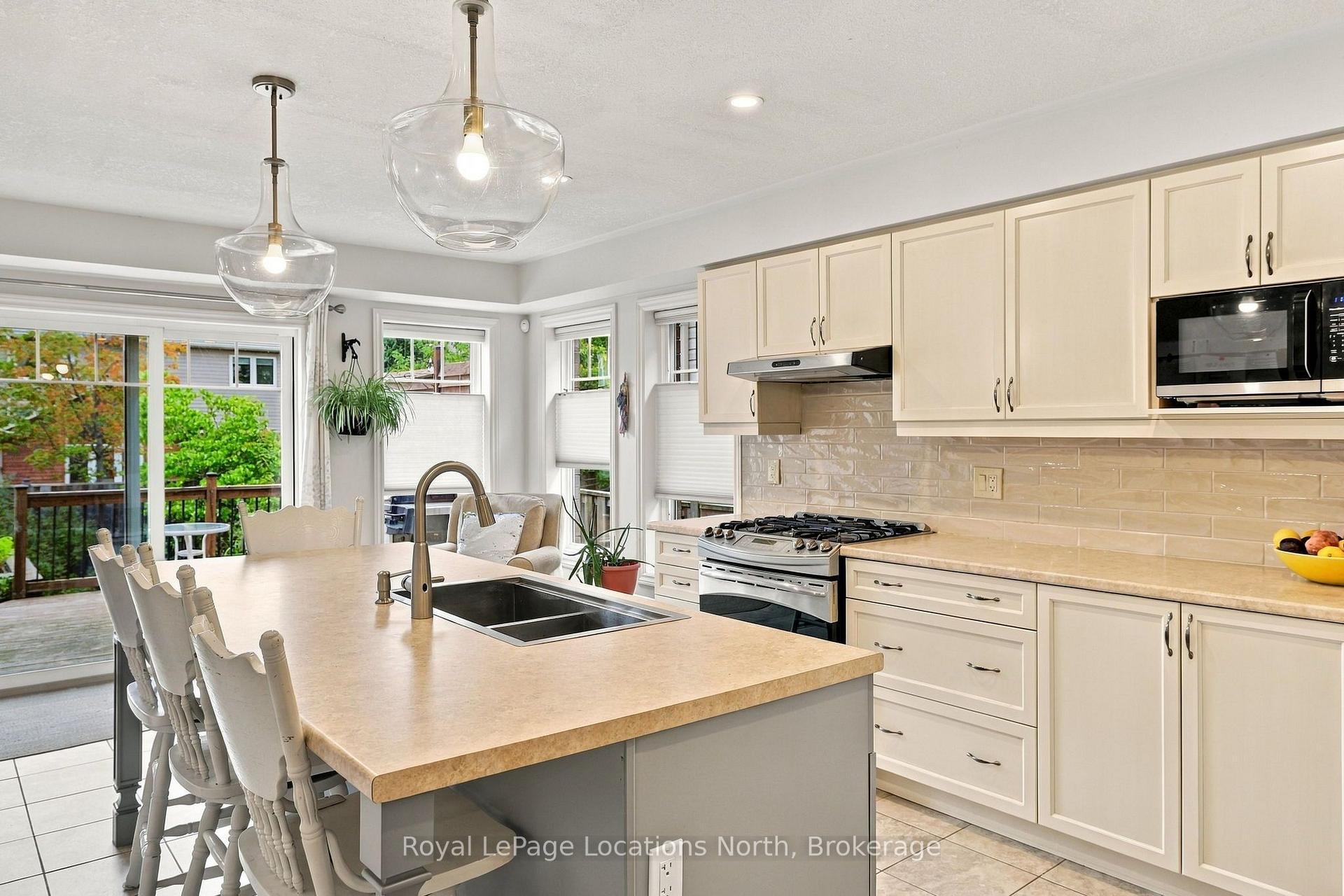 Photo 6 of 15 Kayla Crescent, Collingwood — HOMEH