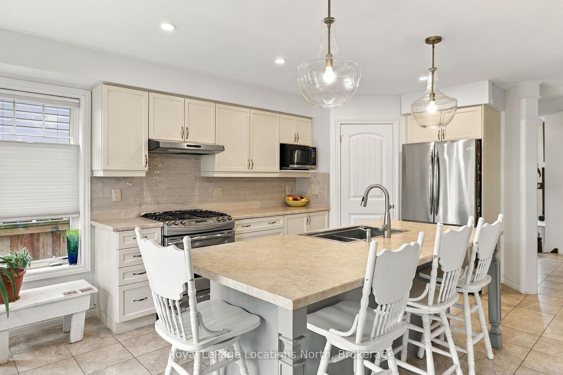 Photo 7 of 15 Kayla Crescent, Collingwood — HOMEH