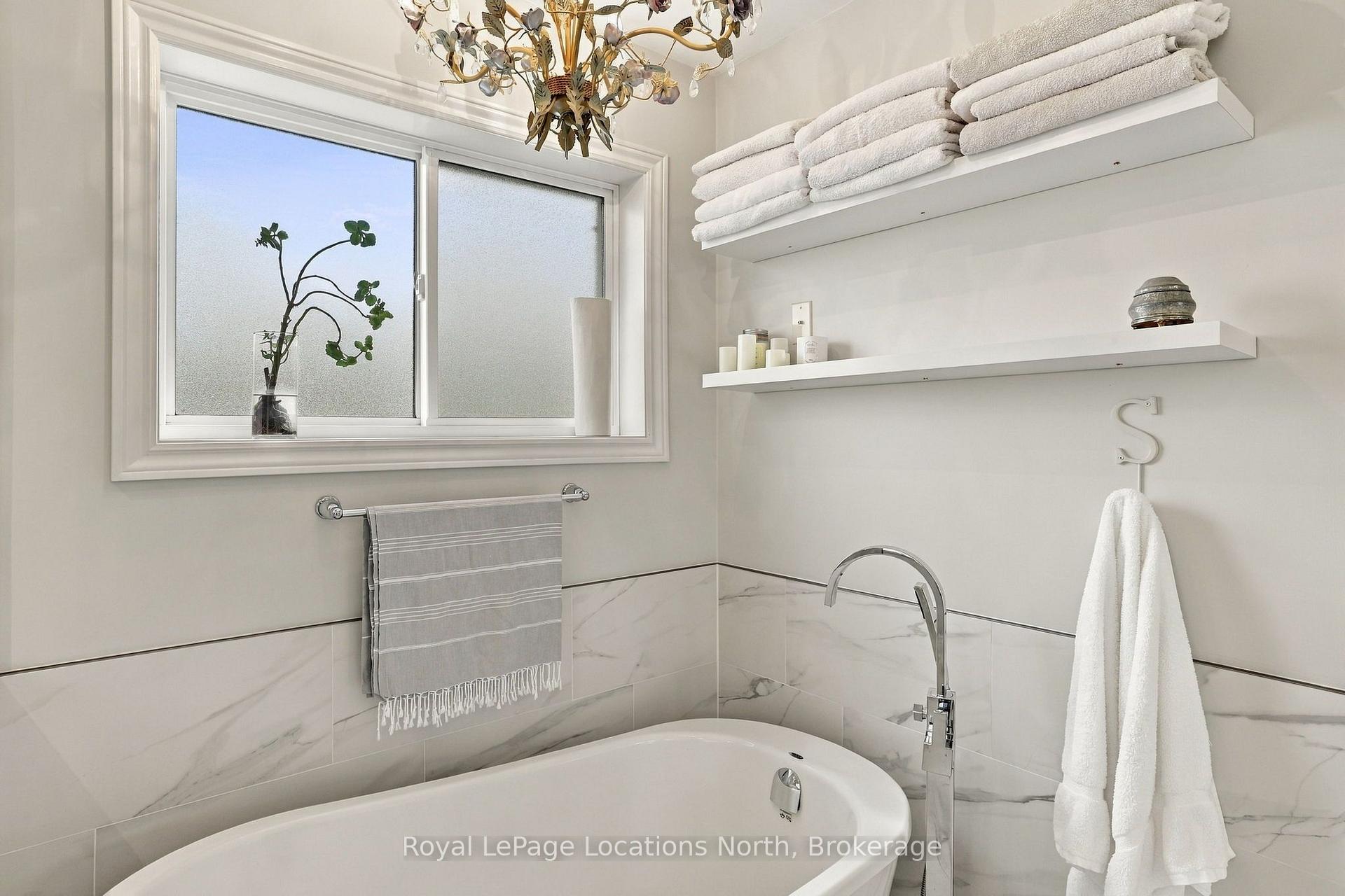 Photo 21 of 15 Kayla Crescent, Collingwood — HOMEH