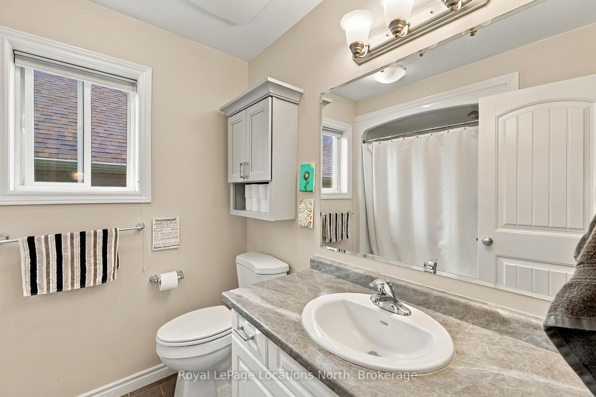 Photo 24 of 15 Kayla Crescent, Collingwood — HOMEH