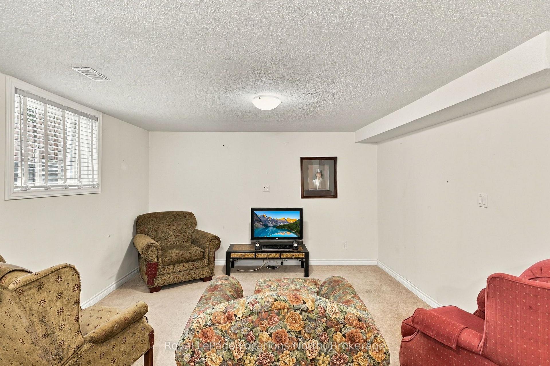 Photo 34 of 15 Kayla Crescent, Collingwood — HOMEH