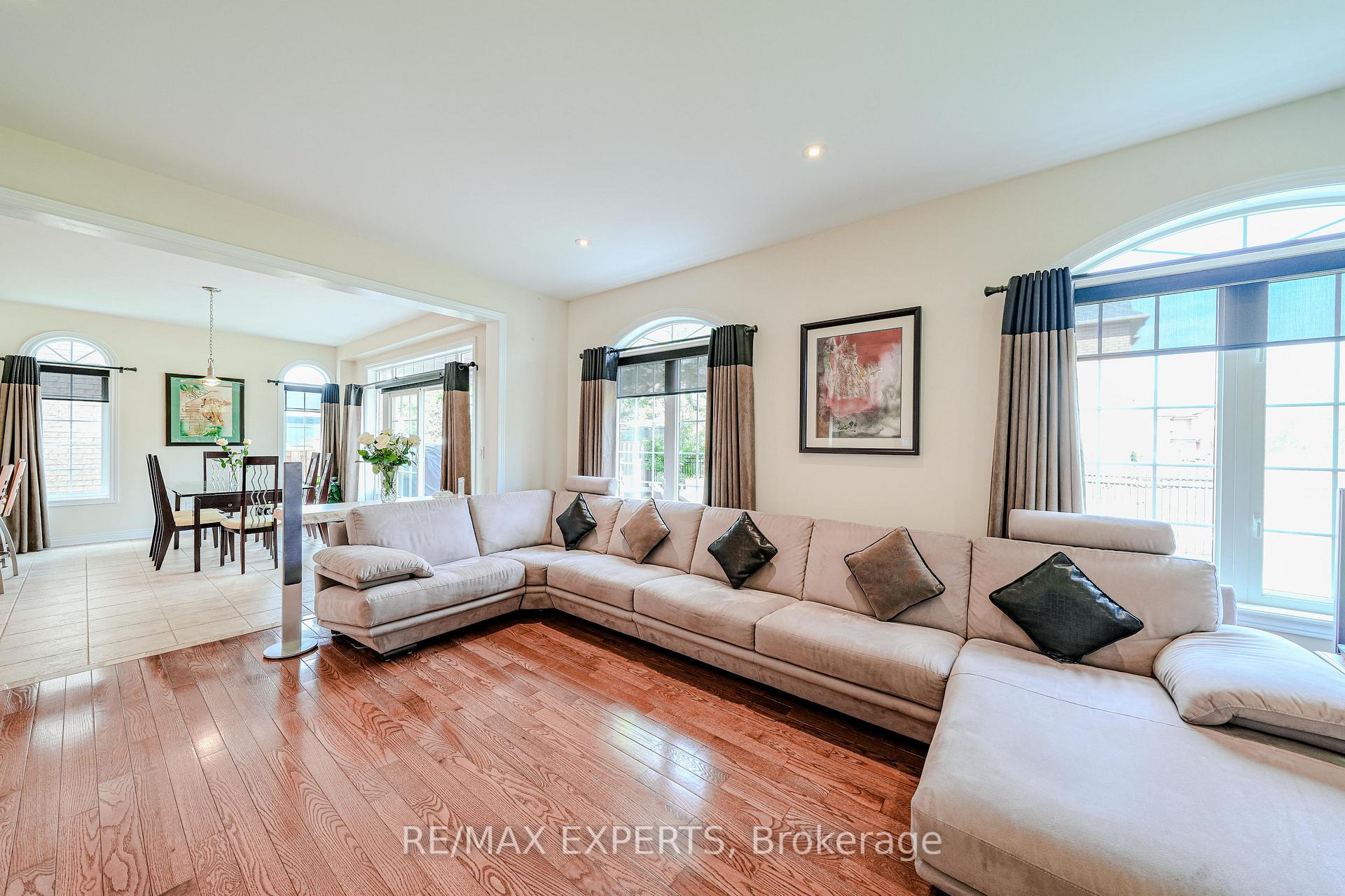 Photo 13 of 6 Elyssa Drive, Richmond Hill, Bayview Hill — HOMEH