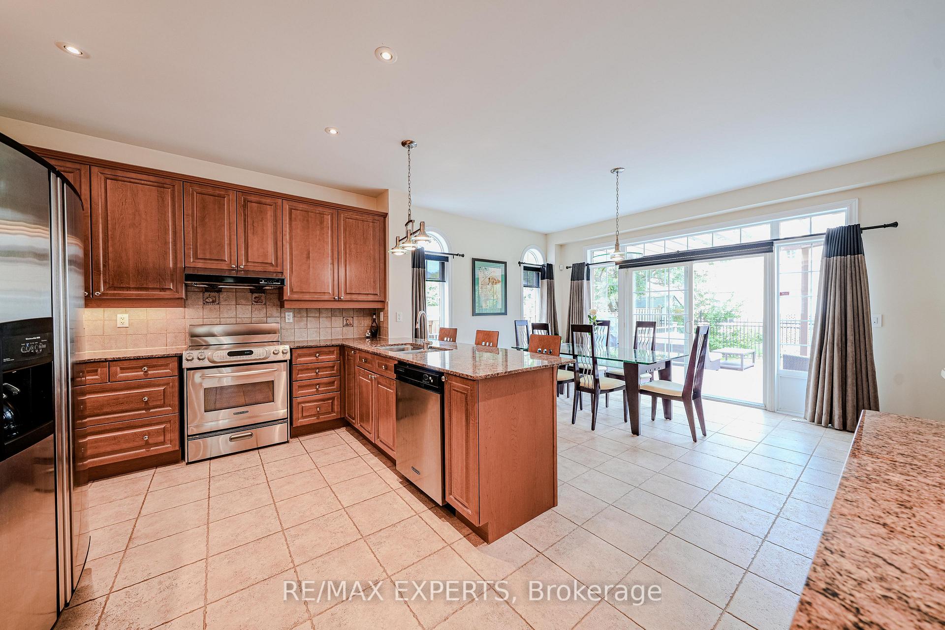 Photo 19 of 6 Elyssa Drive, Richmond Hill, Bayview Hill — HOMEH