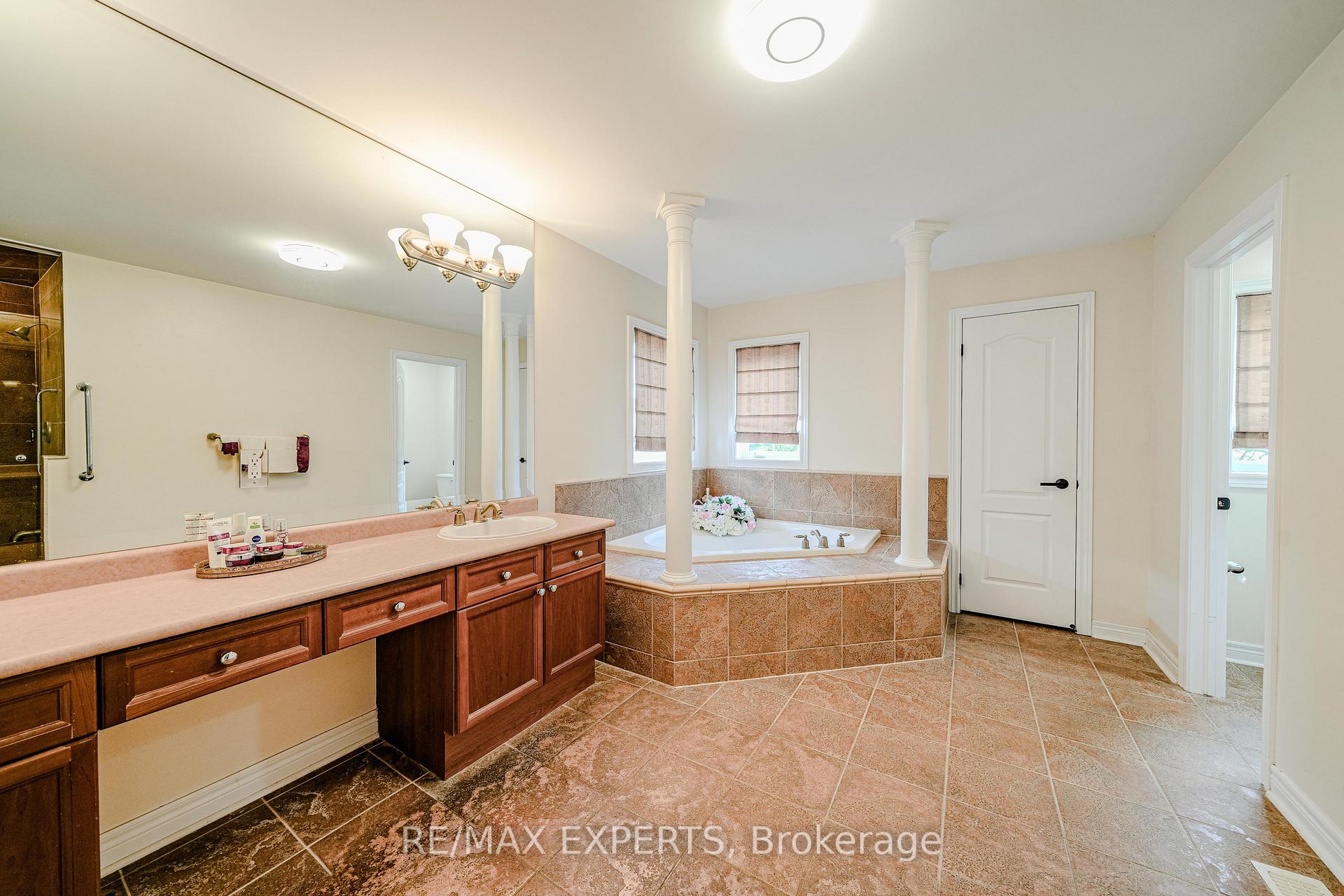 Photo 29 of 6 Elyssa Drive, Richmond Hill, Bayview Hill — HOMEH