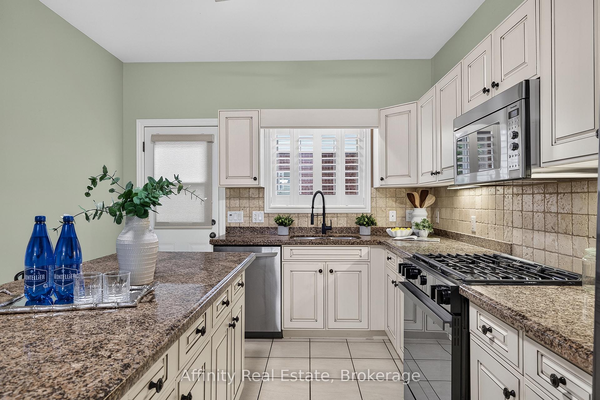Photo 10 of 26 Welstead Drive, St. Catharines, Rykert/Vansickle — HOMEH