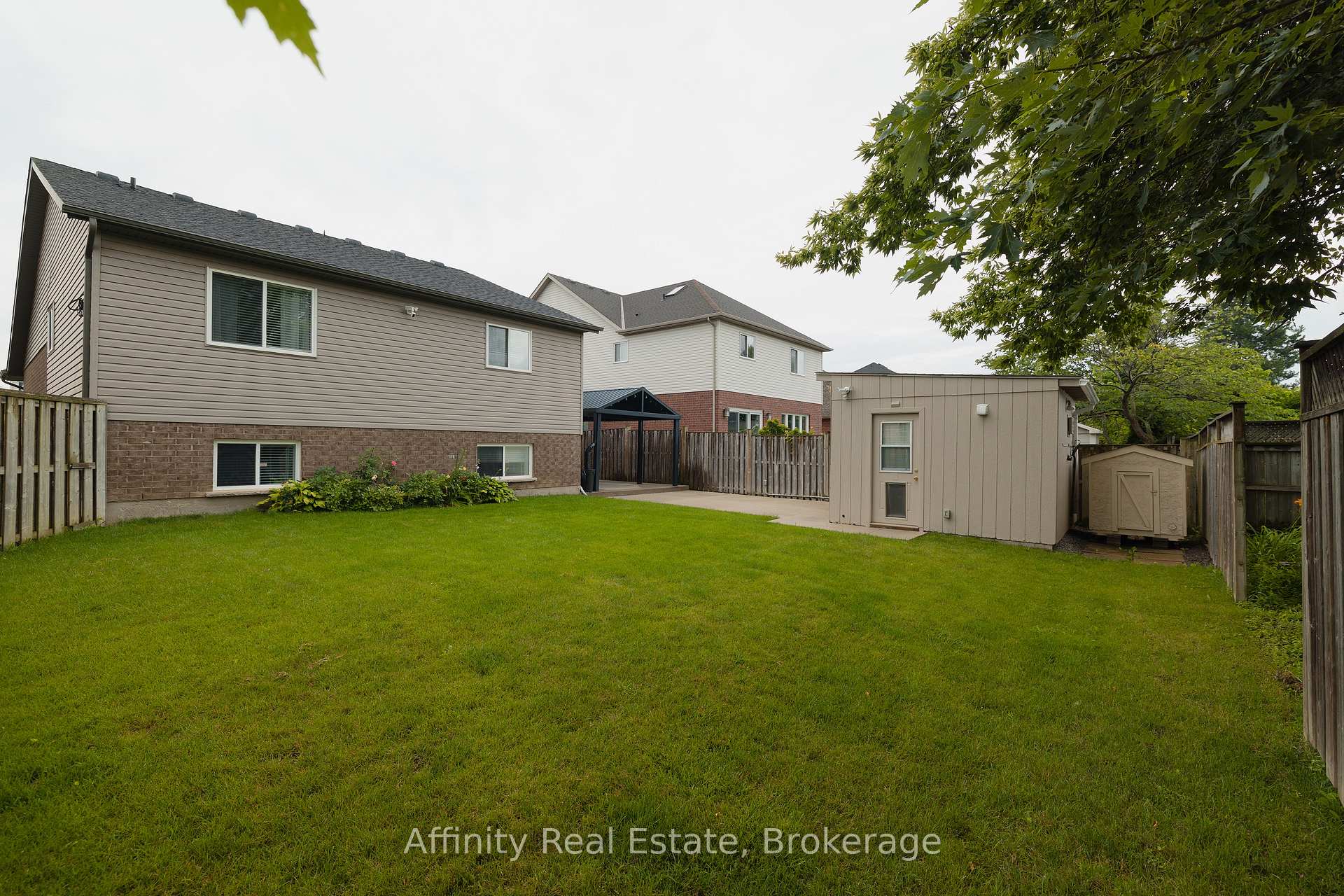 Photo 28 of 26 Welstead Drive, St. Catharines, Rykert/Vansickle — HOMEH