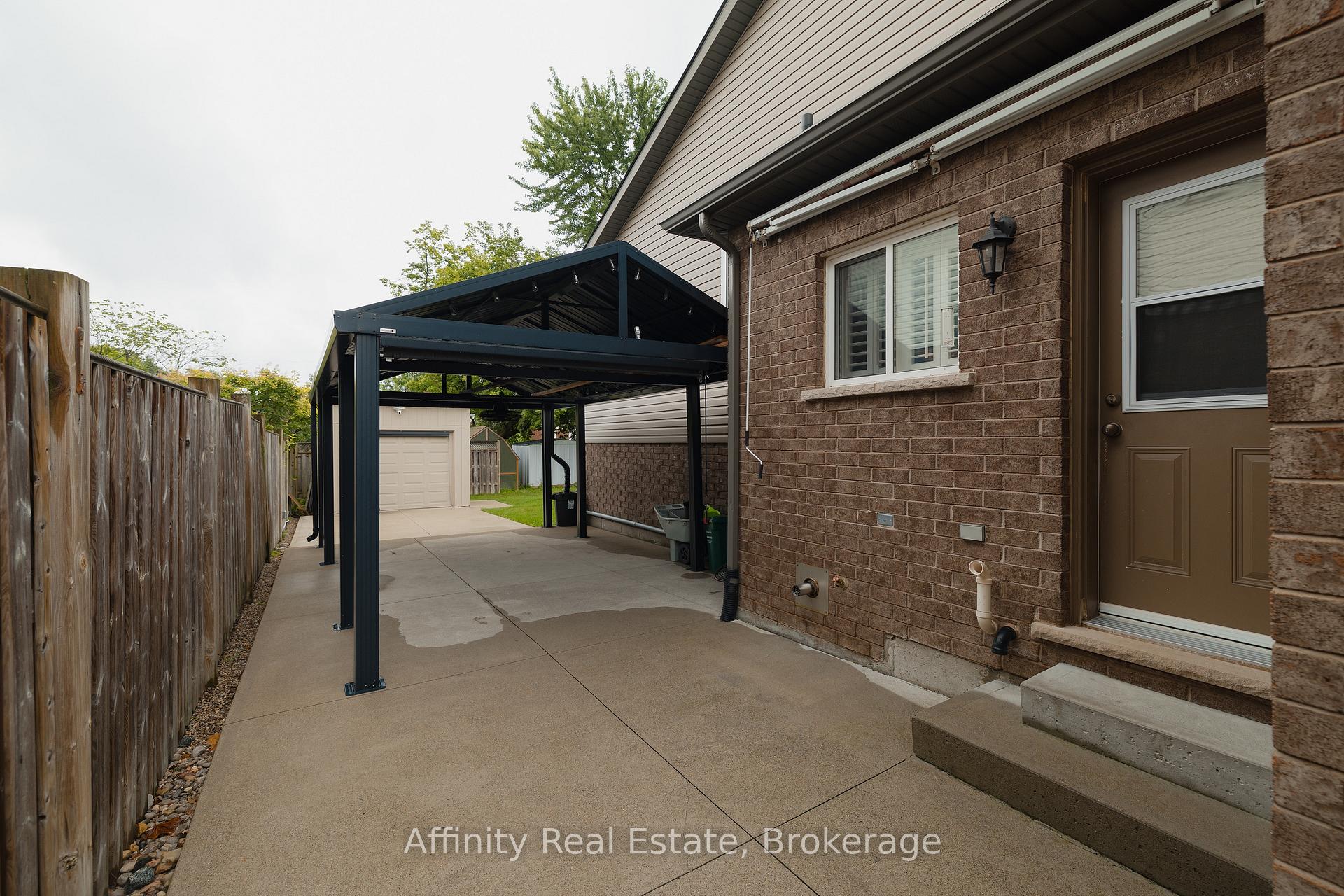 Photo 30 of 26 Welstead Drive, St. Catharines, Rykert/Vansickle — HOMEH