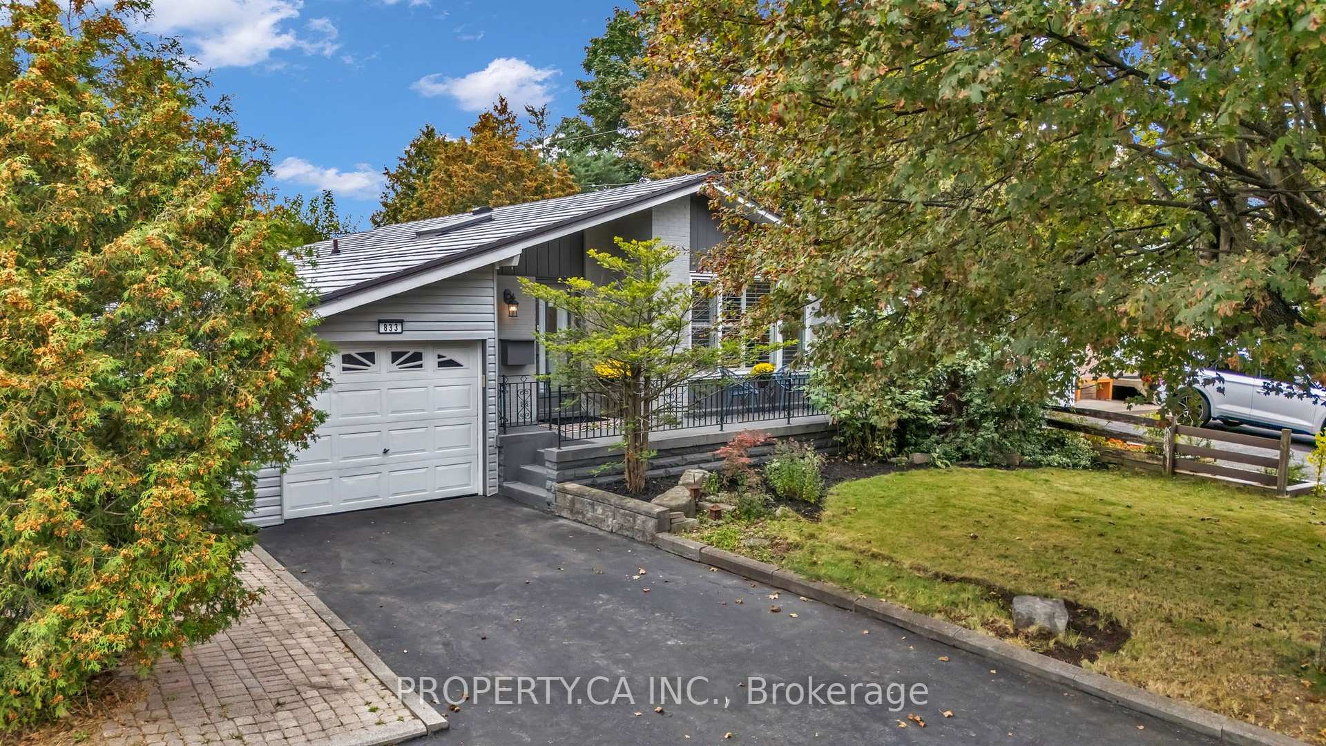 Photo 2 of 833 Krosno Boulevard, Pickering, Bay Ridges — HOMEH