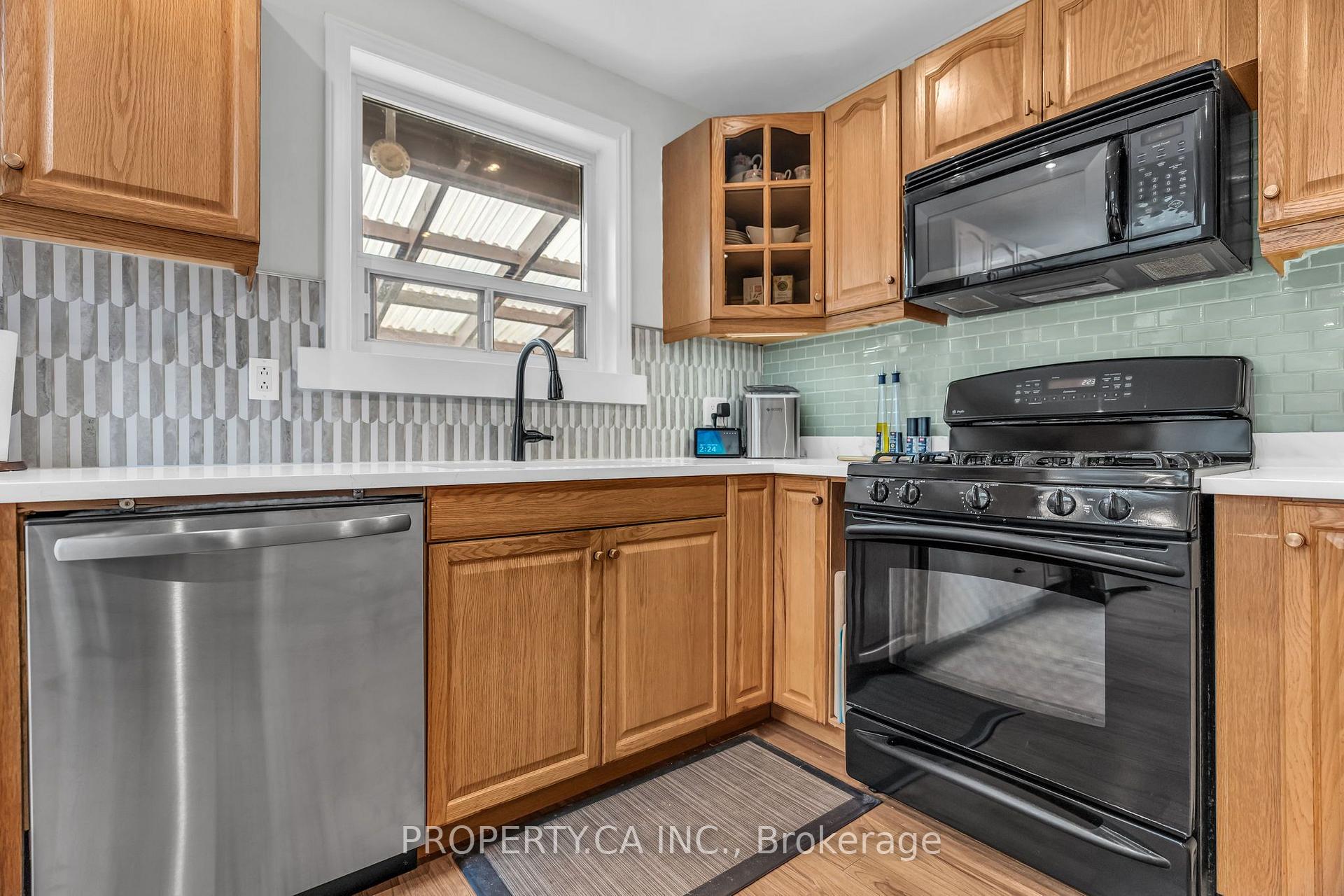 Photo 18 of 833 Krosno Boulevard, Pickering, Bay Ridges — HOMEH