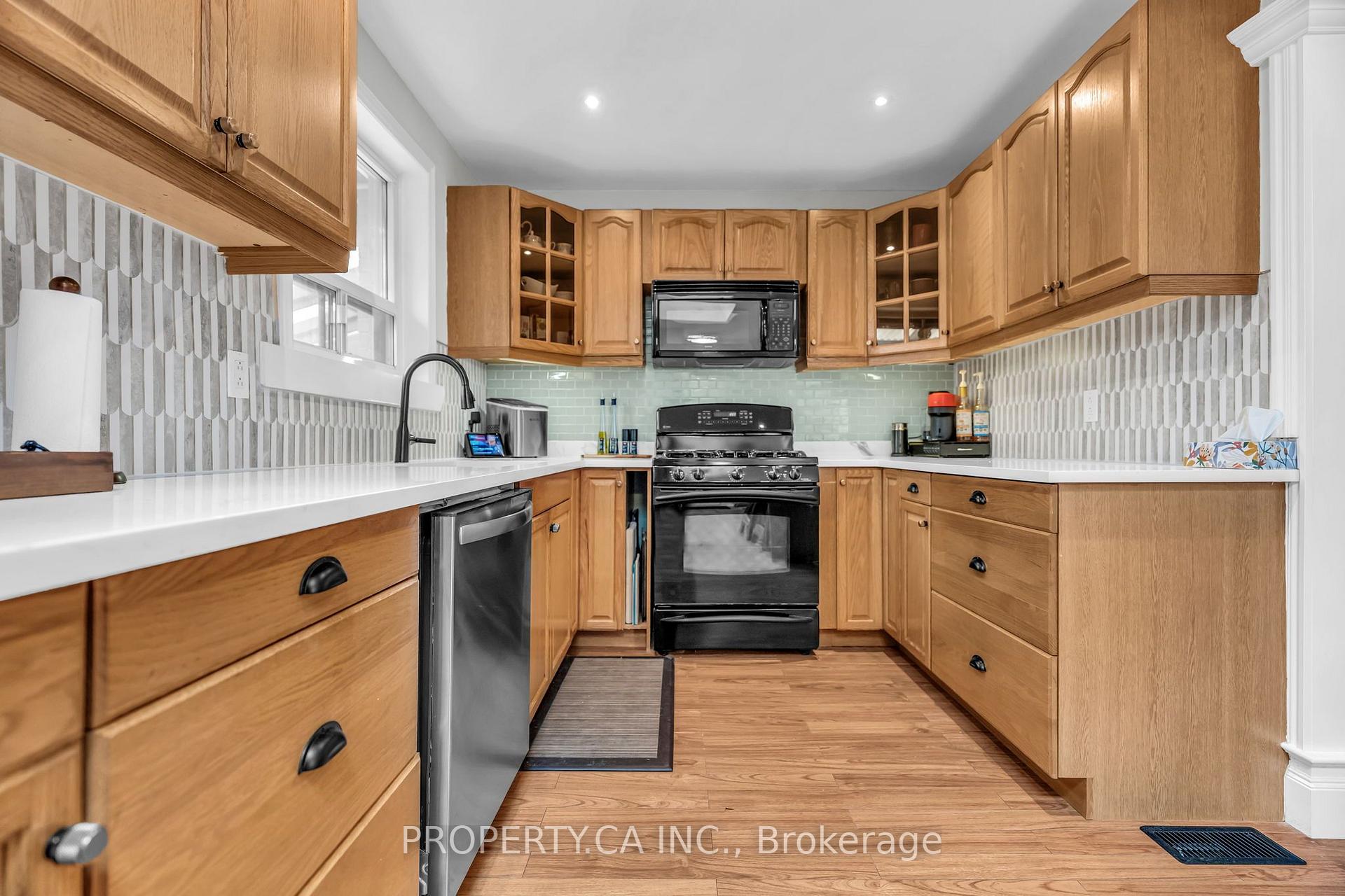 Photo 16 of 833 Krosno Boulevard, Pickering, Bay Ridges — HOMEH