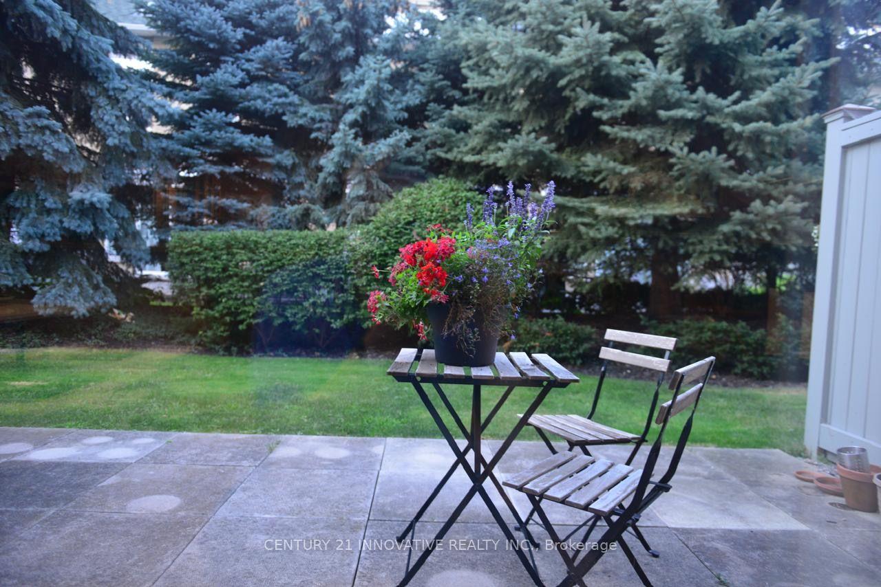 Photo 10 of 16 St Lawrence Drive, Mississauga, Port Credit — HOMEH