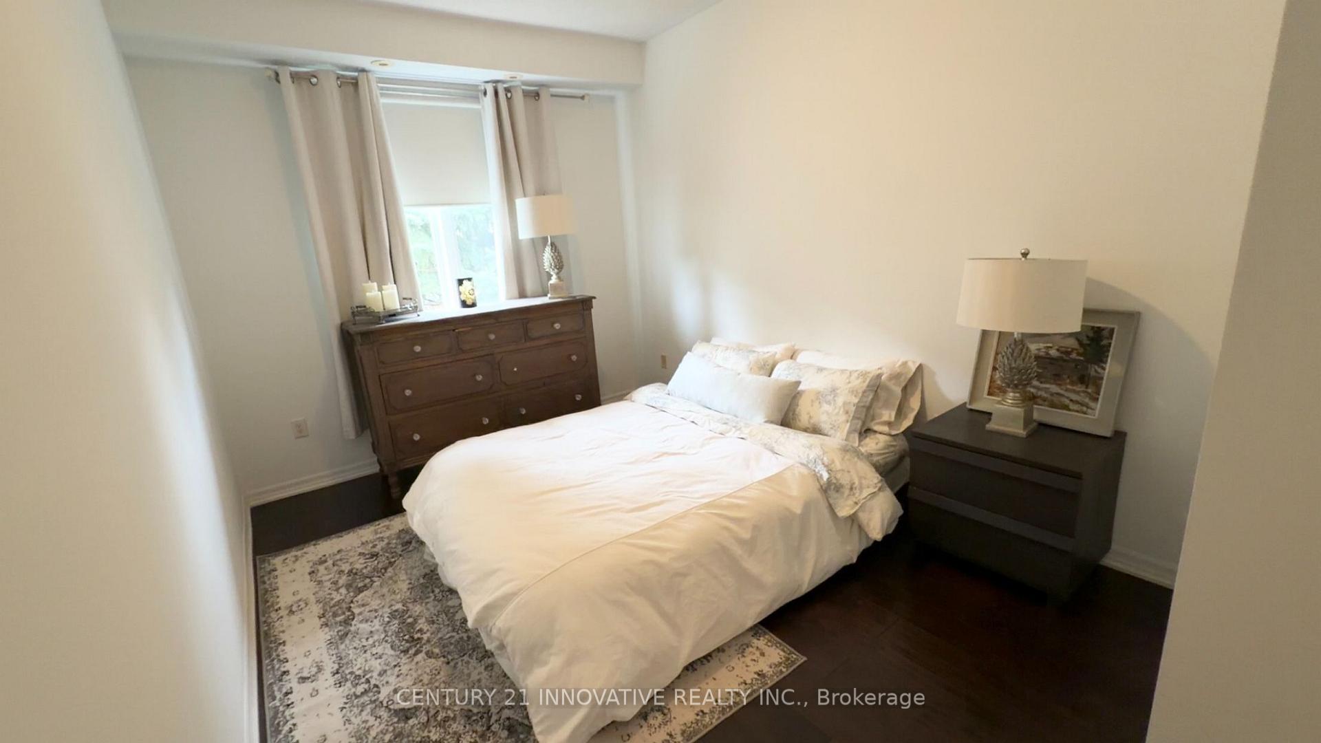 Photo 14 of 16 St Lawrence Drive, Mississauga, Port Credit — HOMEH