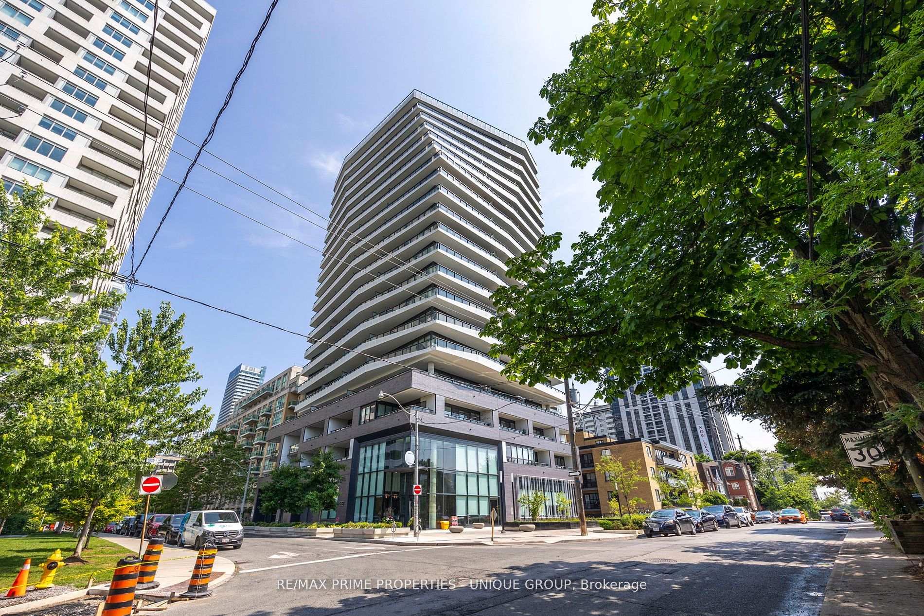 Photo 2 of Unit 606, 11 Lillian Street, Toronto, Mount Pleasant West — HOMEH