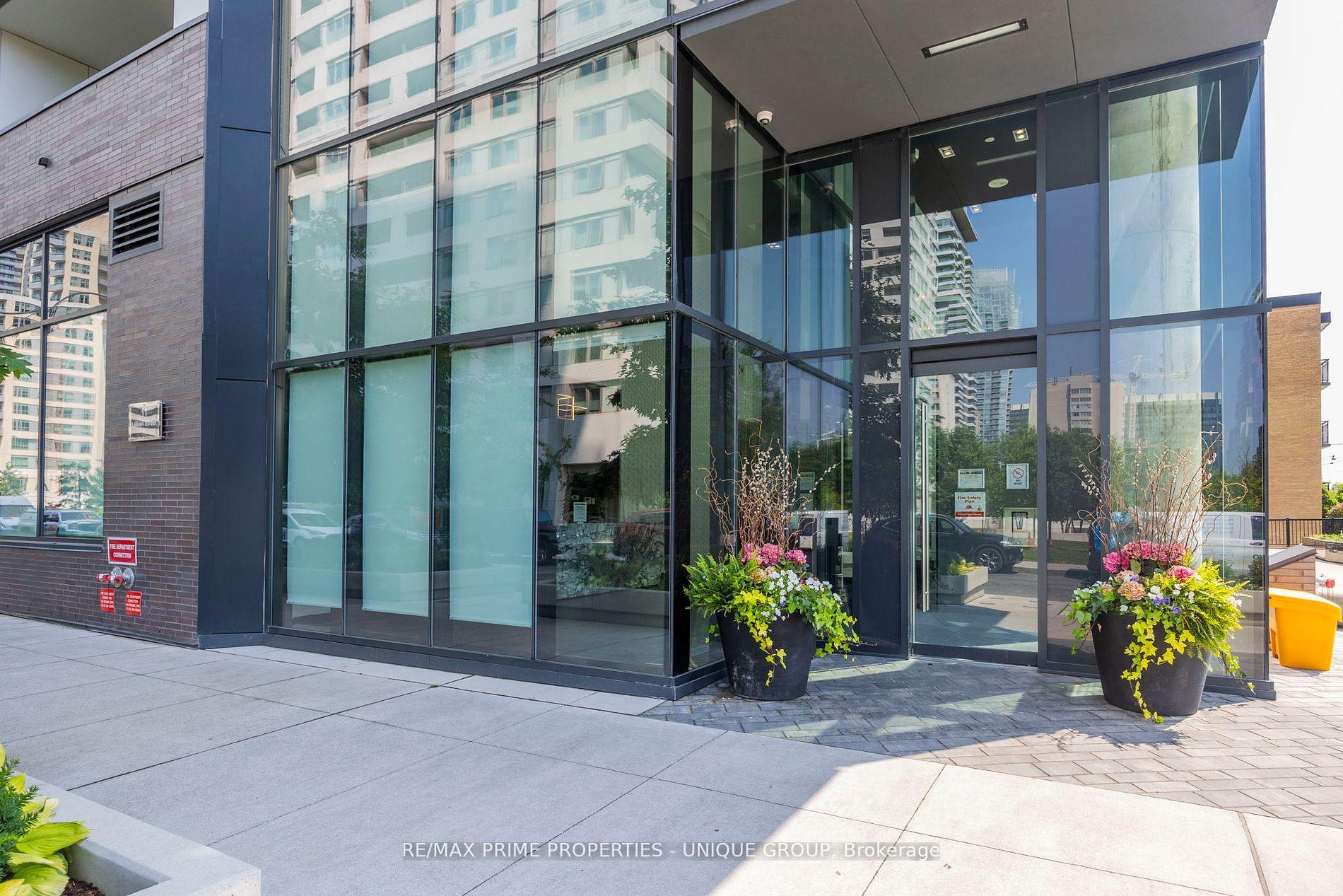 Photo 4 of Unit 606, 11 Lillian Street, Toronto, Mount Pleasant West — HOMEH