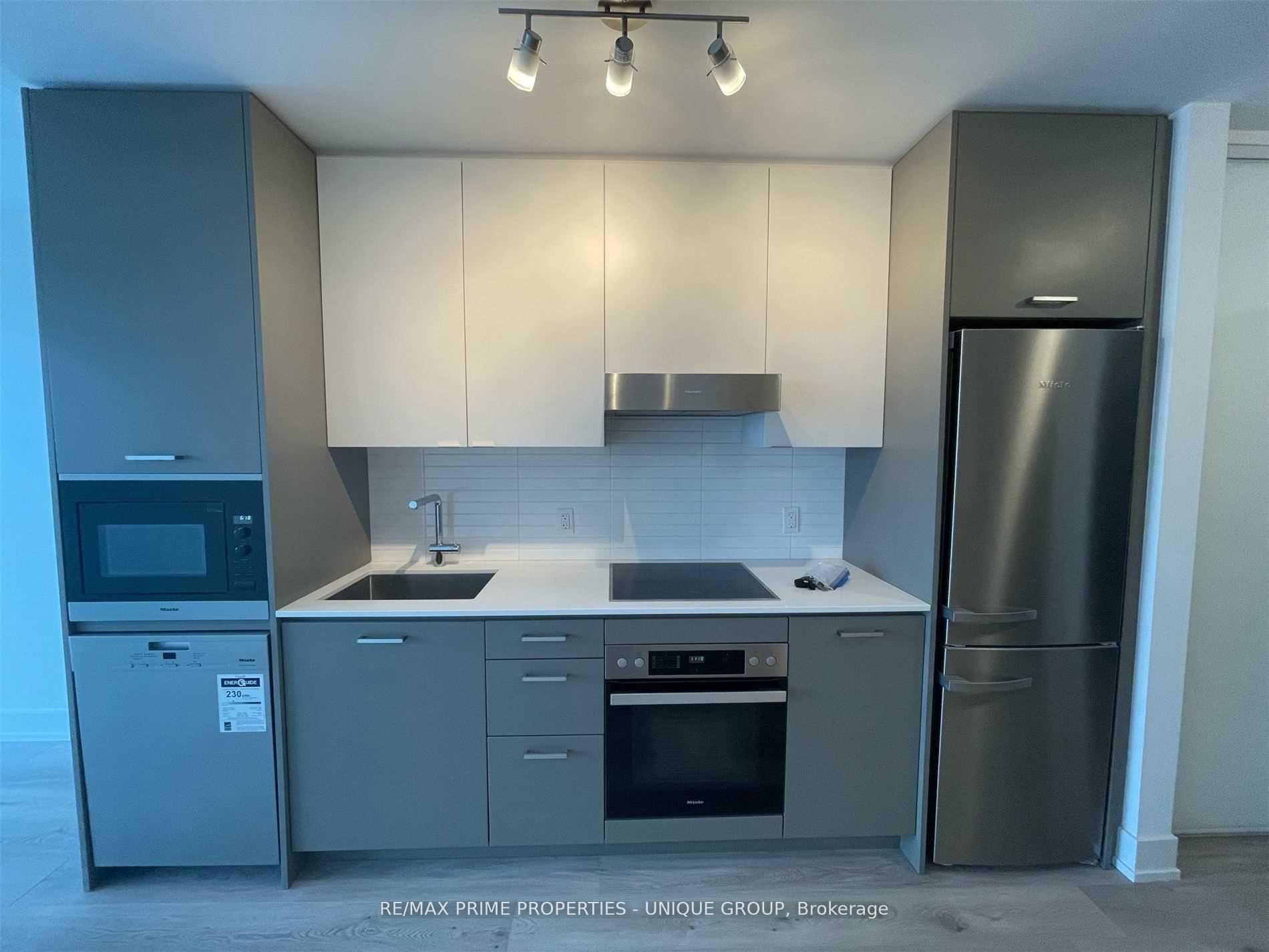 Photo 8 of Unit 606, 11 Lillian Street, Toronto, Mount Pleasant West — HOMEH