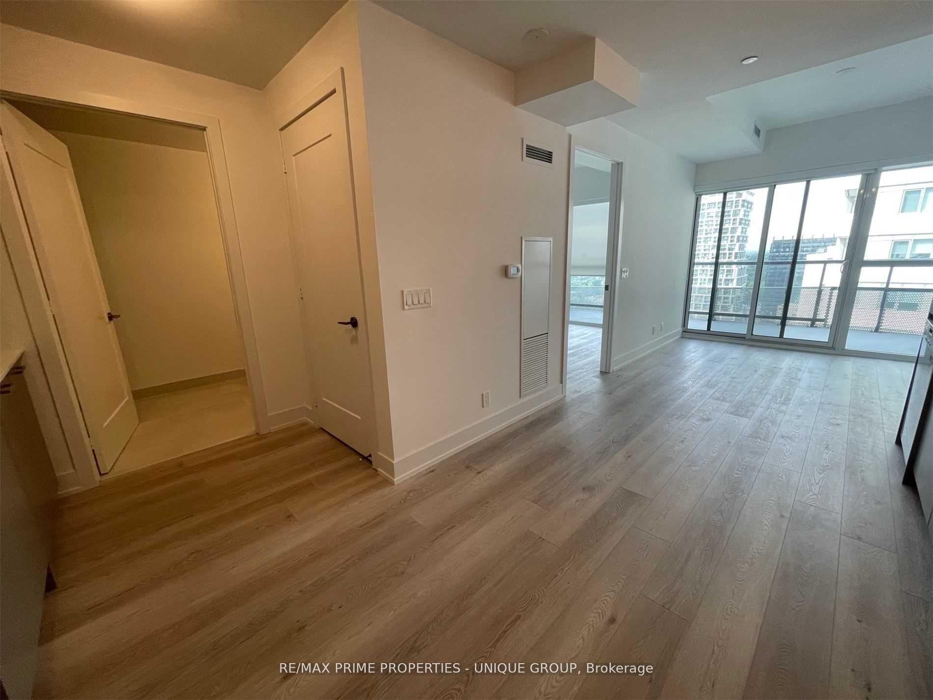 Photo 10 of Unit 606, 11 Lillian Street, Toronto, Mount Pleasant West — HOMEH
