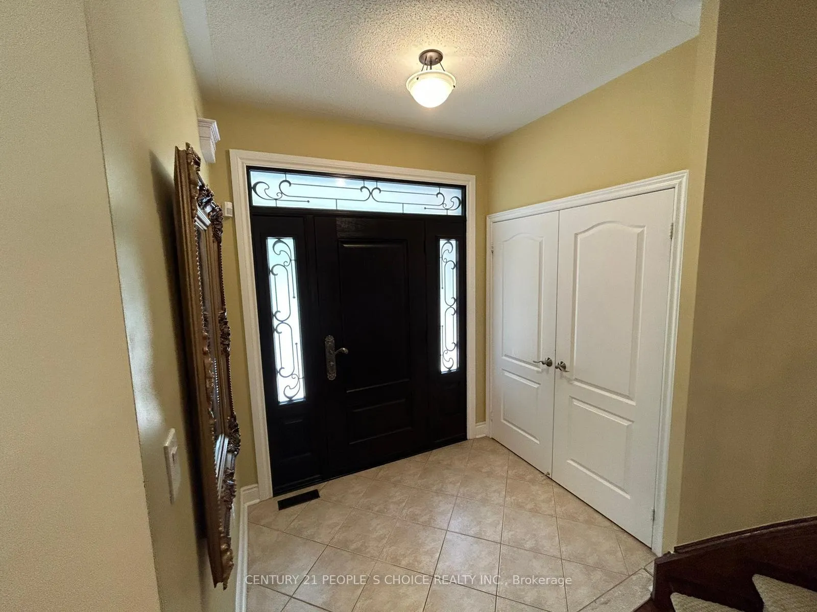 Photo 3 of 128 Mount Royal Circle, Brampton, Vales of Castlemore North — HOMEH