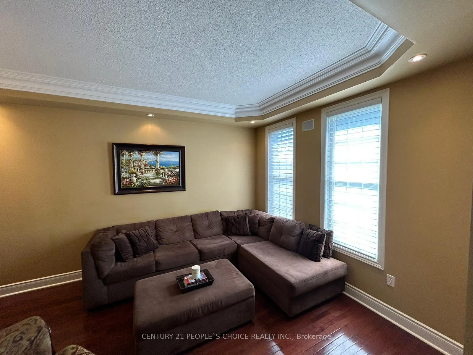 Photo 4 of 128 Mount Royal Circle, Brampton, Vales of Castlemore North — HOMEH