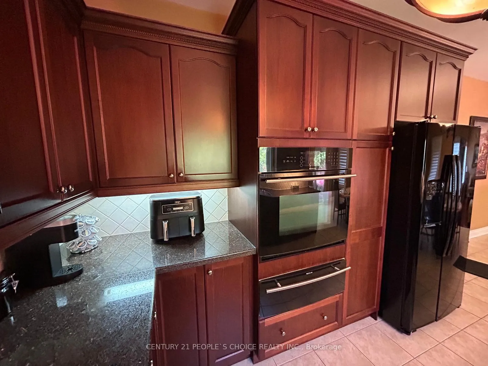 Photo 11 of 128 Mount Royal Circle, Brampton, Vales of Castlemore North — HOMEH