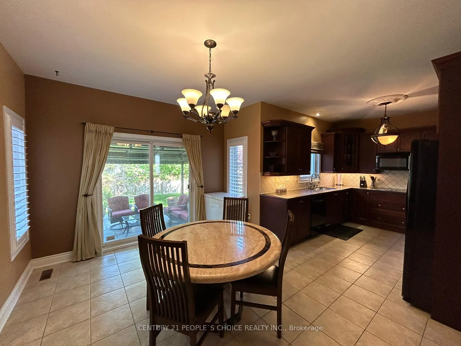 Photo 12 of 128 Mount Royal Circle, Brampton, Vales of Castlemore North — HOMEH