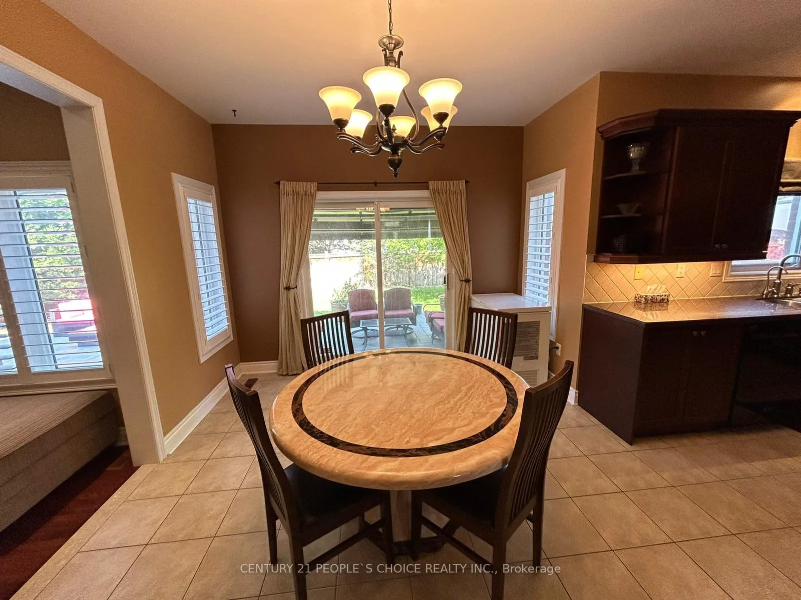 Photo 13 of 128 Mount Royal Circle, Brampton, Vales of Castlemore North — HOMEH