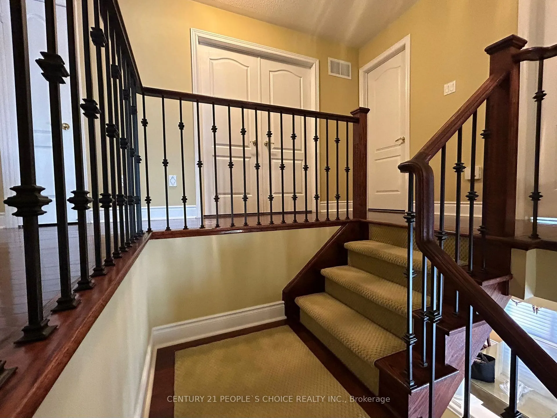 Photo 20 of 128 Mount Royal Circle, Brampton, Vales of Castlemore North — HOMEH