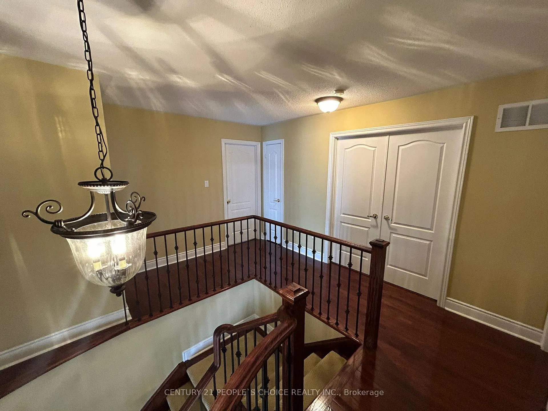 Photo 21 of 128 Mount Royal Circle, Brampton, Vales of Castlemore North — HOMEH