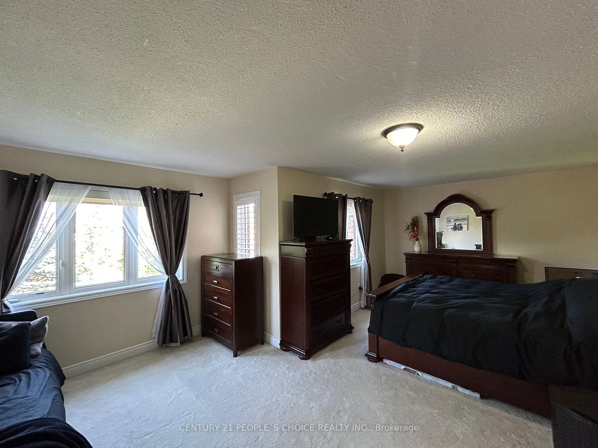 Photo 23 of 128 Mount Royal Circle, Brampton, Vales of Castlemore North — HOMEH