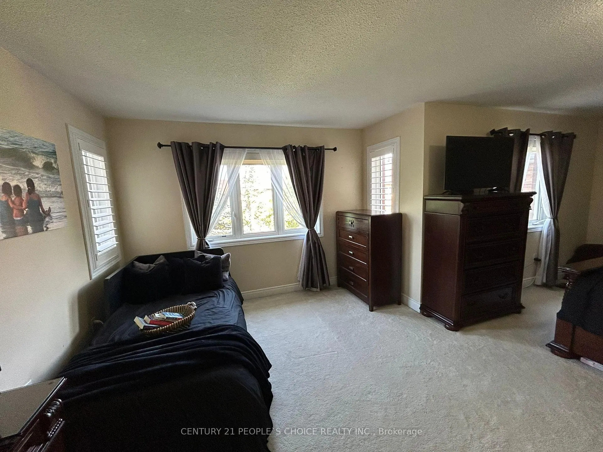 Photo 24 of 128 Mount Royal Circle, Brampton, Vales of Castlemore North — HOMEH