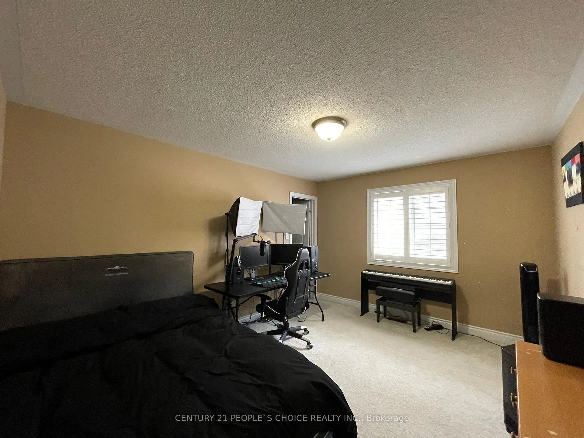 Photo 32 of 128 Mount Royal Circle, Brampton, Vales of Castlemore North — HOMEH