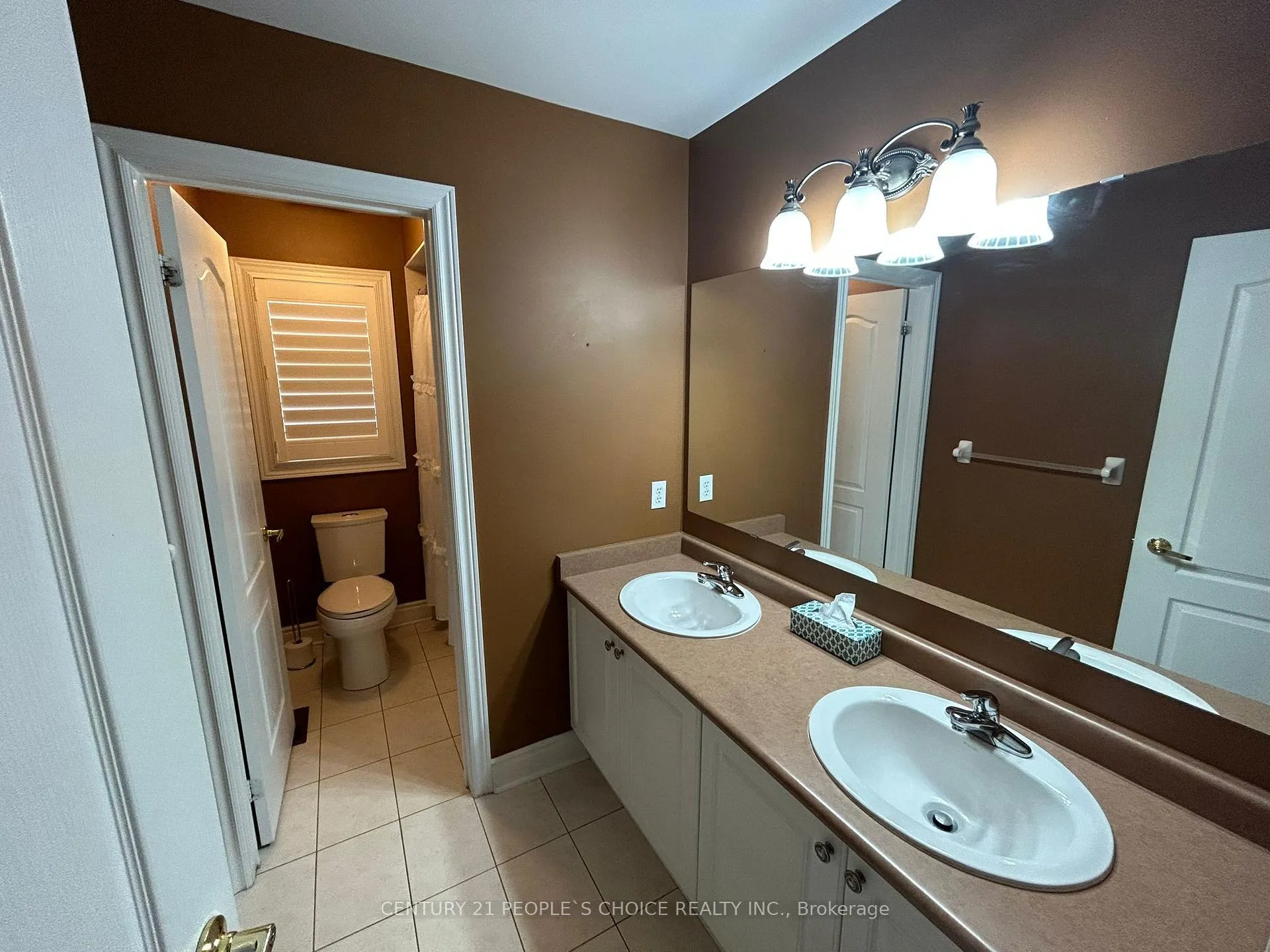 Photo 34 of 128 Mount Royal Circle, Brampton, Vales of Castlemore North — HOMEH