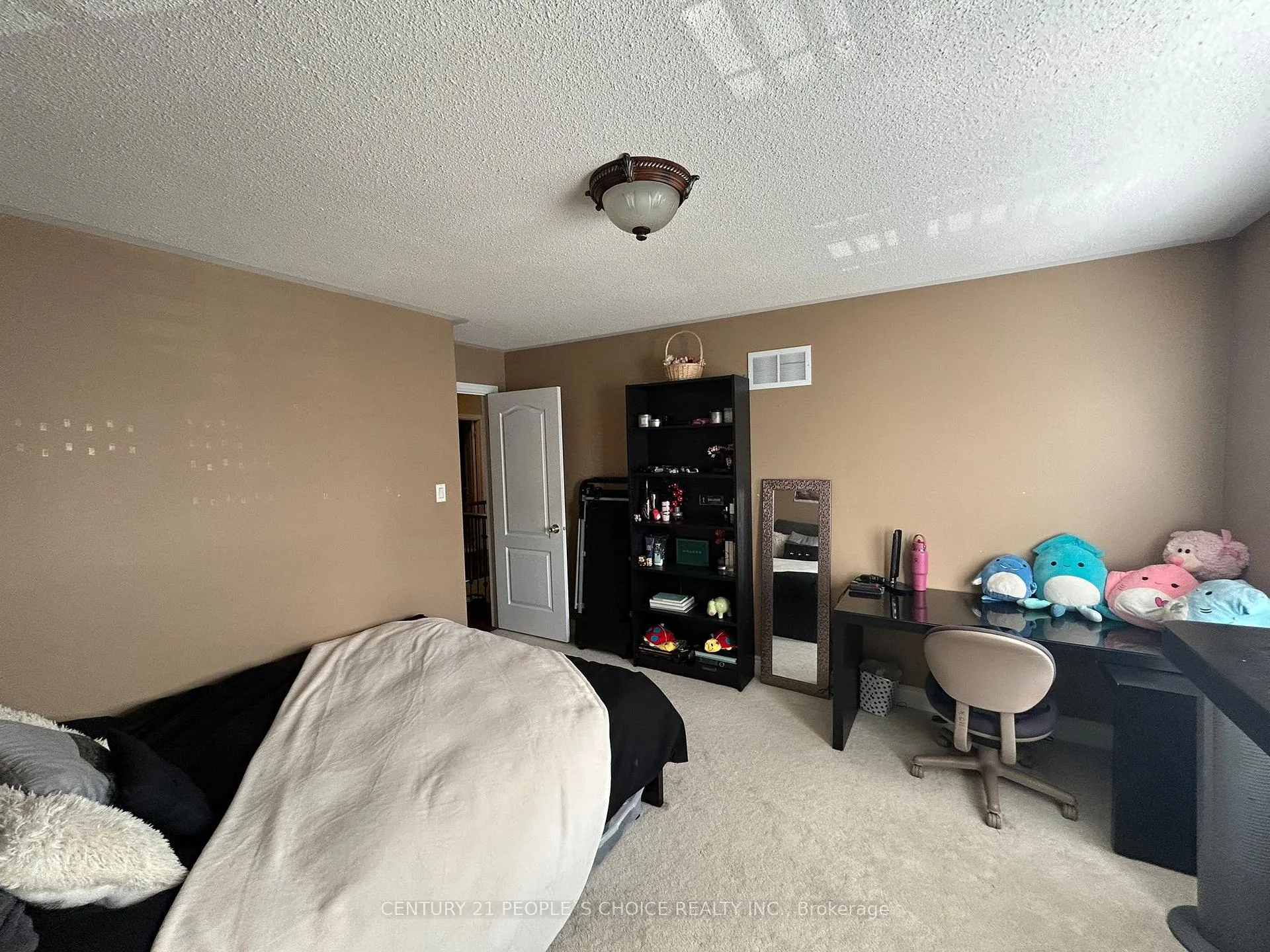 Photo 37 of 128 Mount Royal Circle, Brampton, Vales of Castlemore North — HOMEH
