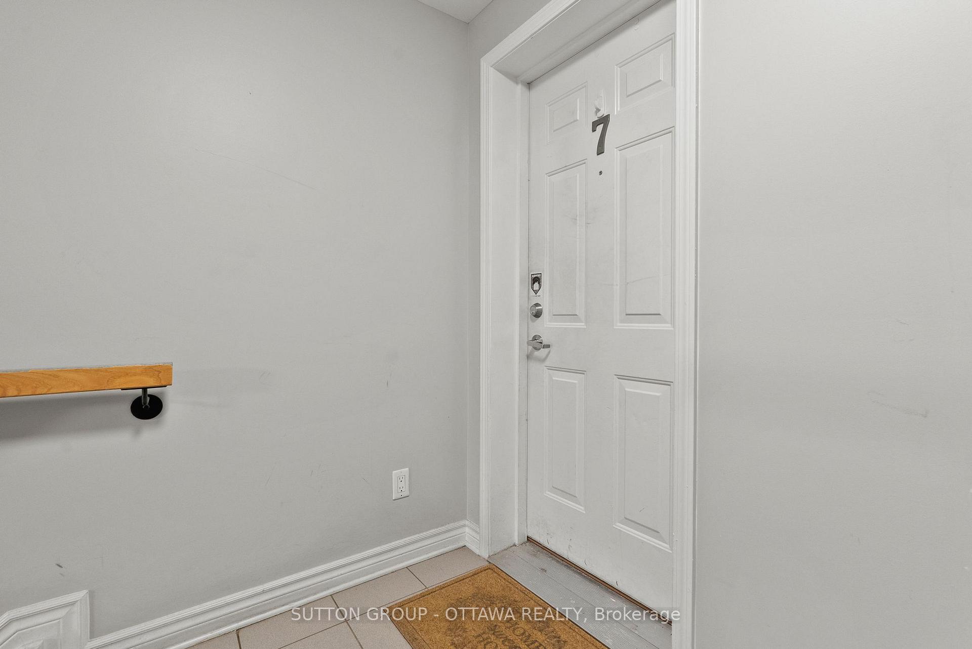 Photo 3 of Unit 7, 565 Stonefield Private, Ottawa, Barrhaven East — HOMEH