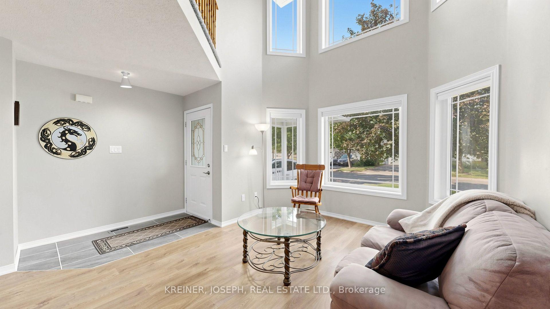 Photo 5 of 156 Glasgow Crescent, Georgina, Keswick South — HOMEH