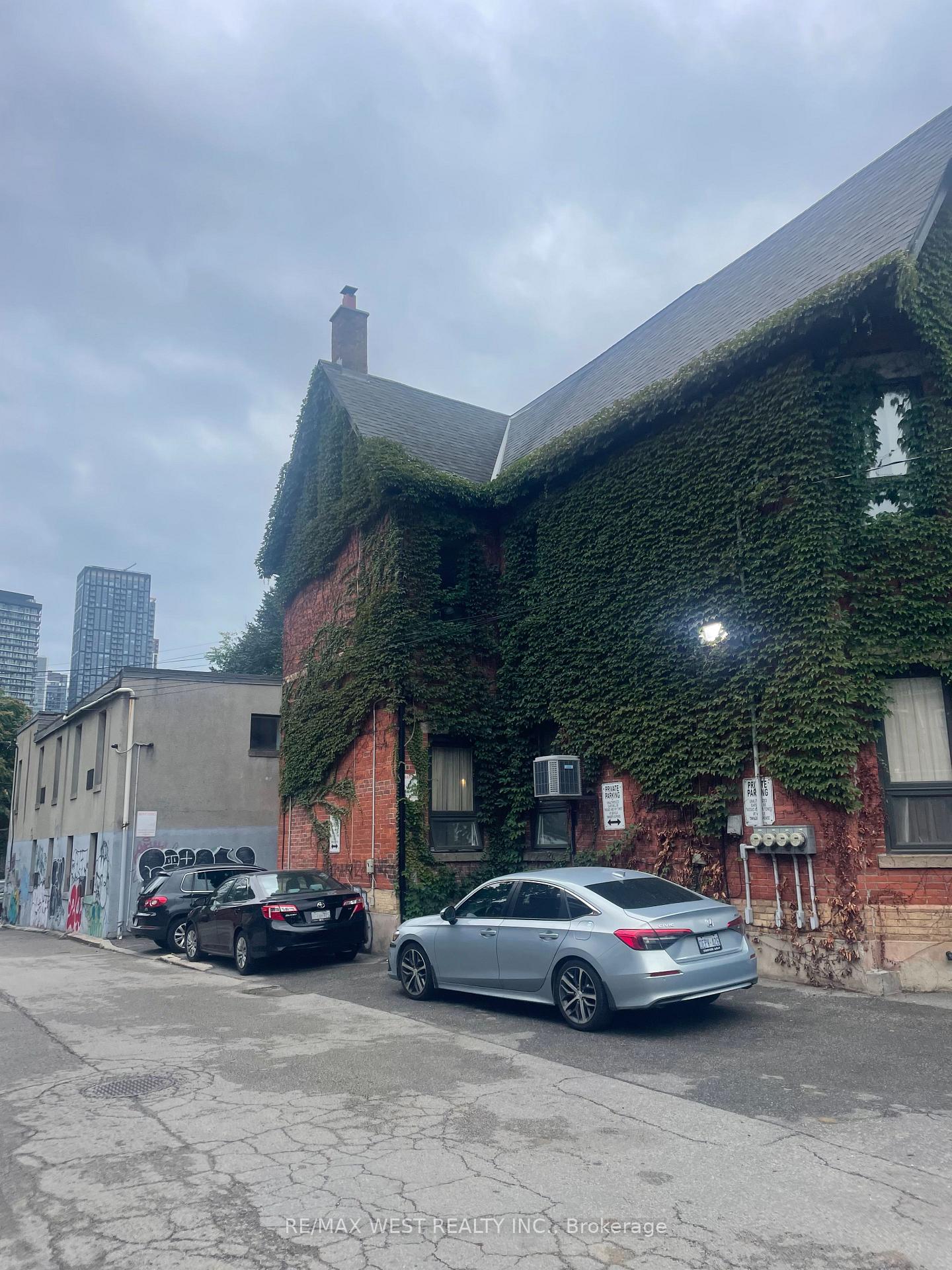 Photo 3 of Unit 202 Rear, 13 Grange Avenue, Toronto, Kensington-Chinatown — HOMEH
