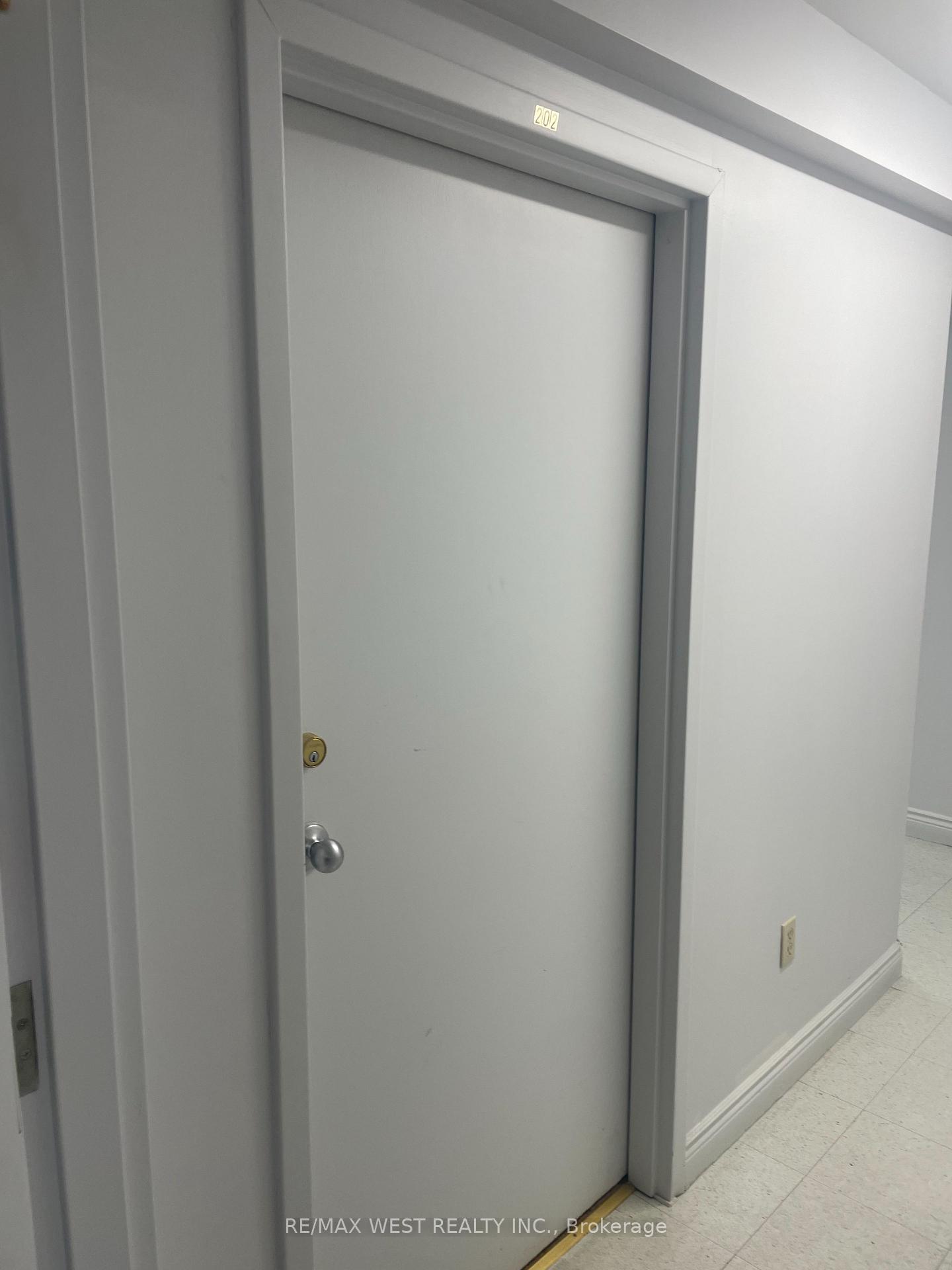 Photo 4 of Unit 202 Rear, 13 Grange Avenue, Toronto, Kensington-Chinatown — HOMEH