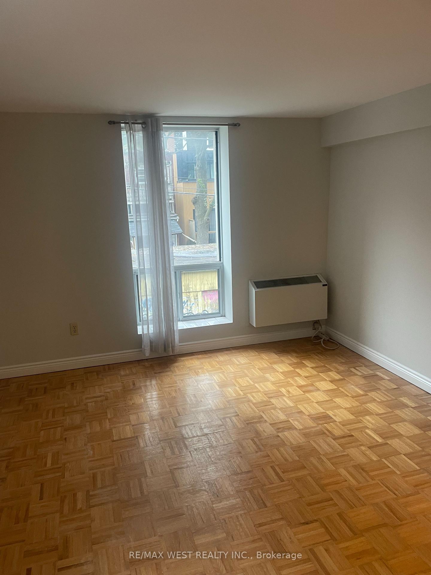 Photo 6 of Unit 202 Rear, 13 Grange Avenue, Toronto, Kensington-Chinatown — HOMEH
