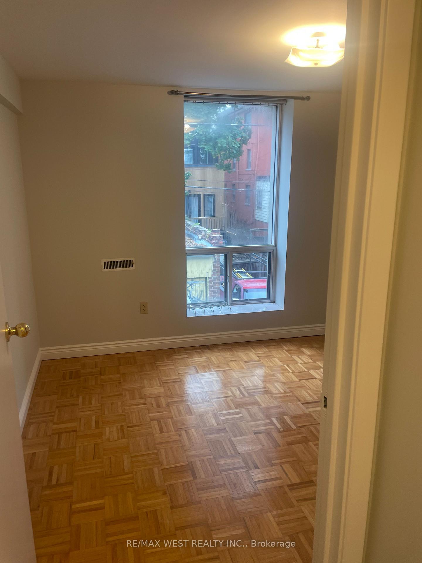 Photo 14 of Unit 202 Rear, 13 Grange Avenue, Toronto, Kensington-Chinatown — HOMEH