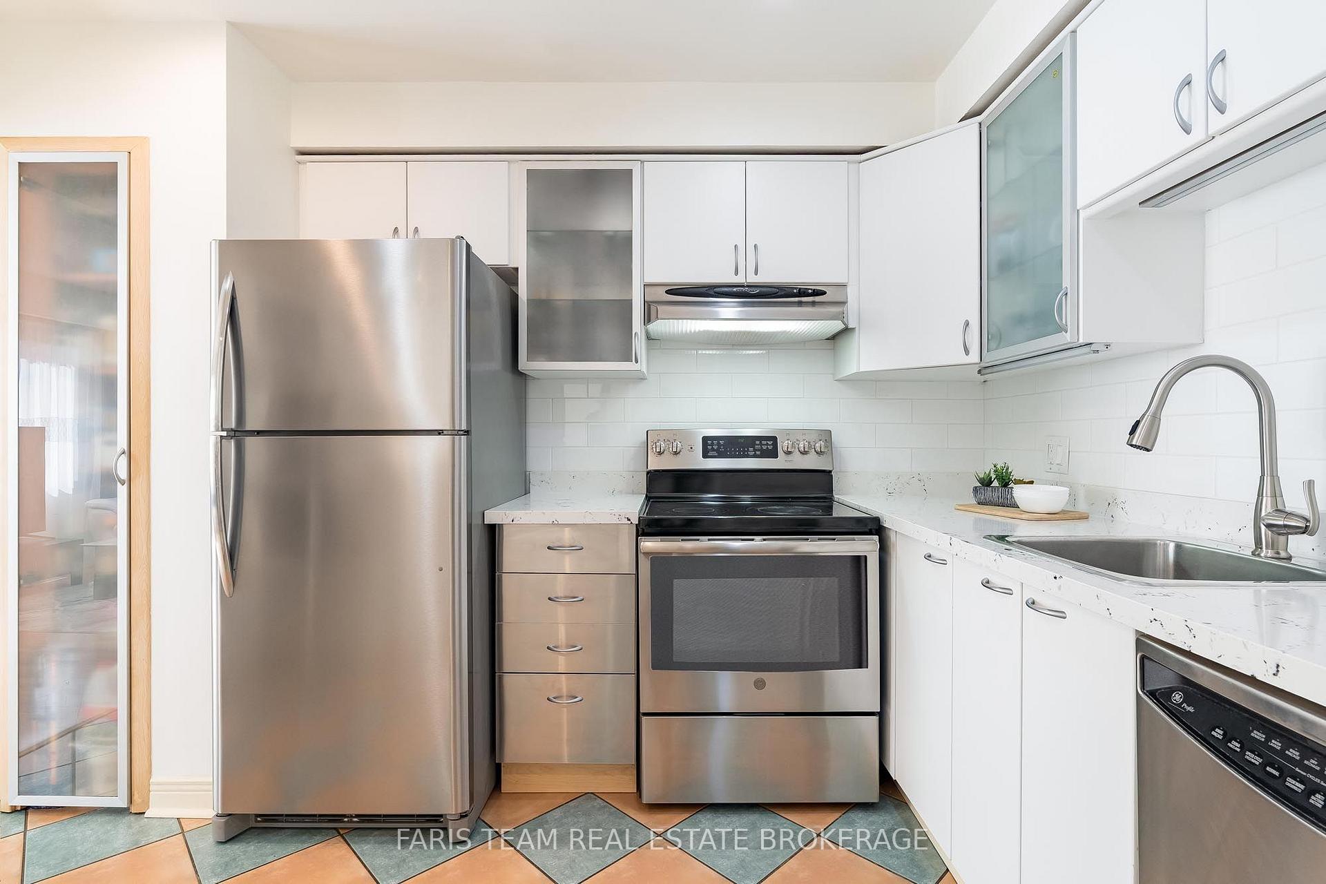 Photo 6 of Unit 18, 2075 Asta Drive, Mississauga, Cooksville — HOMEH